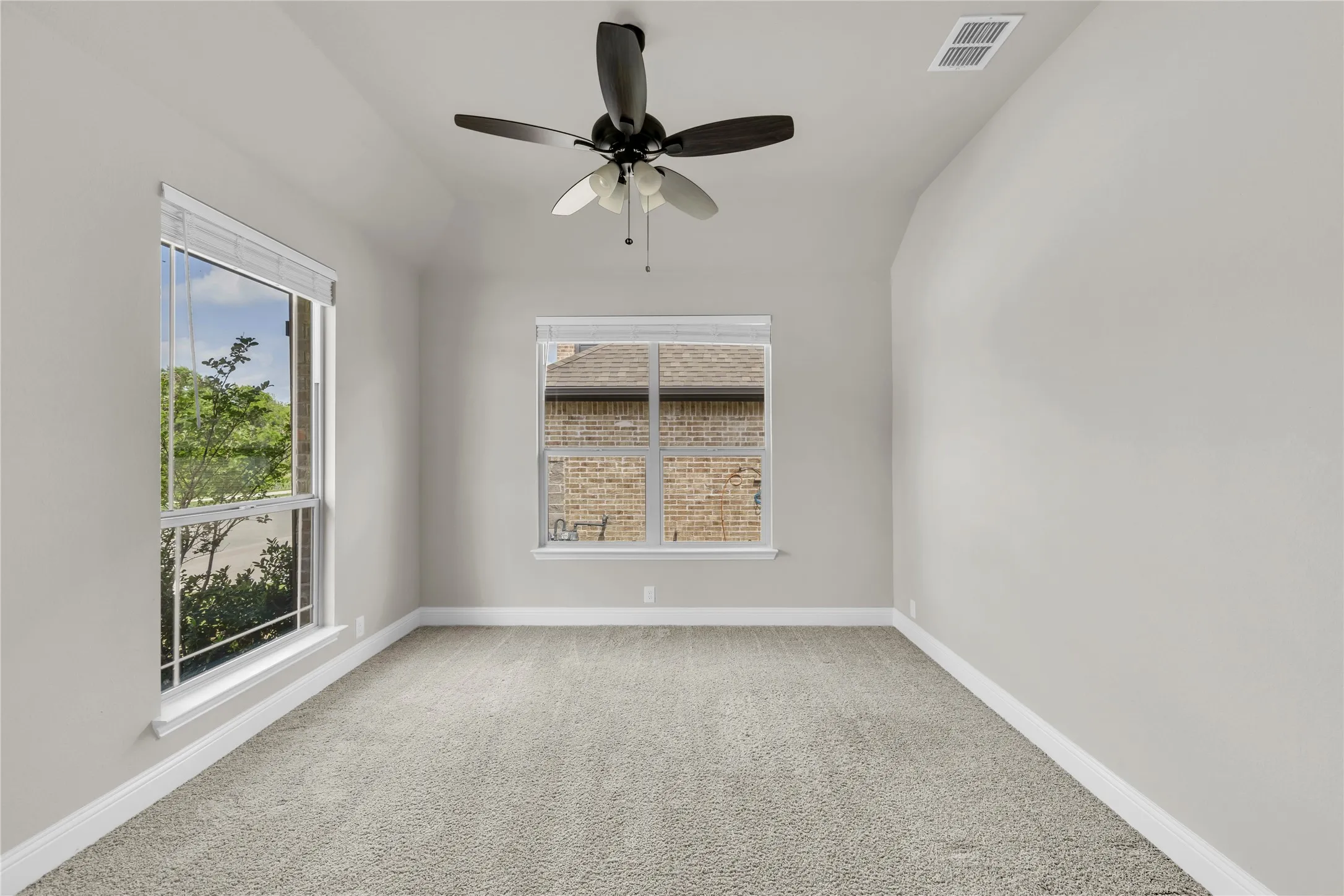 Single Family Residence For Sale in Collin County , 452 W Autumn Hill Bluff, Lavon, Texas 75166, 4 Bedroom, 3 Bathroom, 2 Garage spaces, 2,479 Sqft, built in 2022, Preowned, Price $399,774, mls#21247477, Real Estate Agent in Lavon, Homes For Sale in Collin county, Homes For Sale in Lavon, Realtor in Lavon Texas, Real Estate Brokerage Independent Realty Texas, Luminita Cordes Realtor