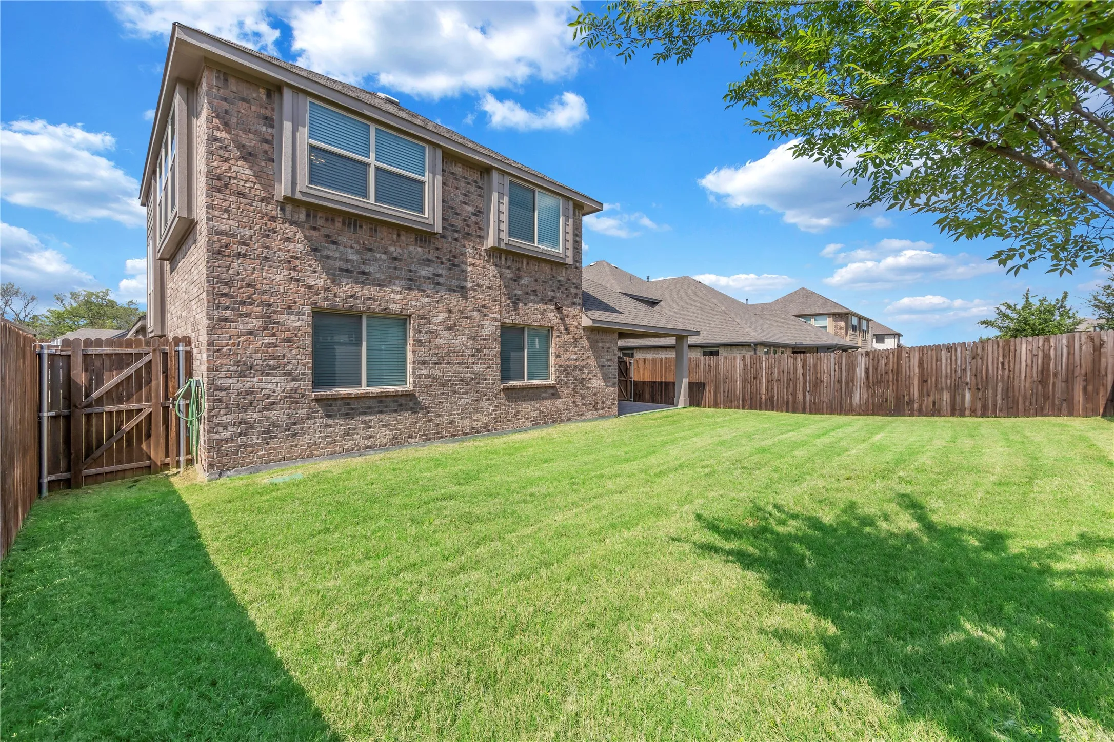 Single Family Residence For Sale in Collin County , 452 W Autumn Hill Bluff, Lavon, Texas 75166, 4 Bedroom, 3 Bathroom, 2 Garage spaces, 2,479 Sqft, built in 2022, Preowned, Price $399,774, mls#21247477, Real Estate Agent in Lavon, Homes For Sale in Collin county, Homes For Sale in Lavon, Realtor in Lavon Texas, Real Estate Brokerage Independent Realty Texas, Luminita Cordes Realtor
