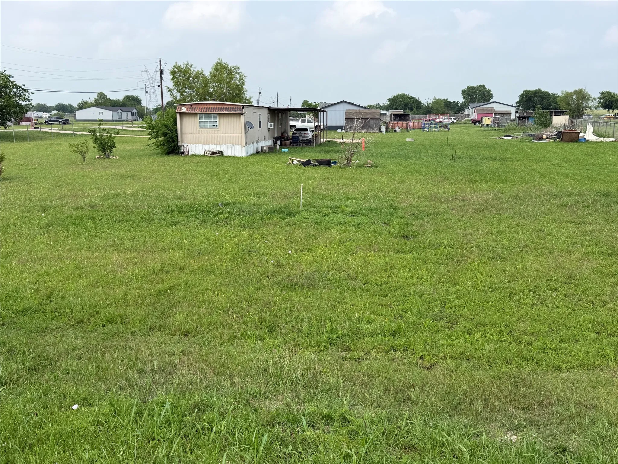 Mobile Home For Sale in Johnson County , 4116 Black Forest Trail, Joshua, Texas 76058, 3 Bedroom, 2 Bathroom, Garage spaces, 1,216 Sqft, built in 1981, Preowned, mls#21251220, Real Estate Agent in Joshua, Homes For Sale in Johnson county, Homes For Sale in Joshua, Realtor in Joshua Texas, Real Estate Brokerage Independent Realty Texas, Luminita Cordes Realtor
