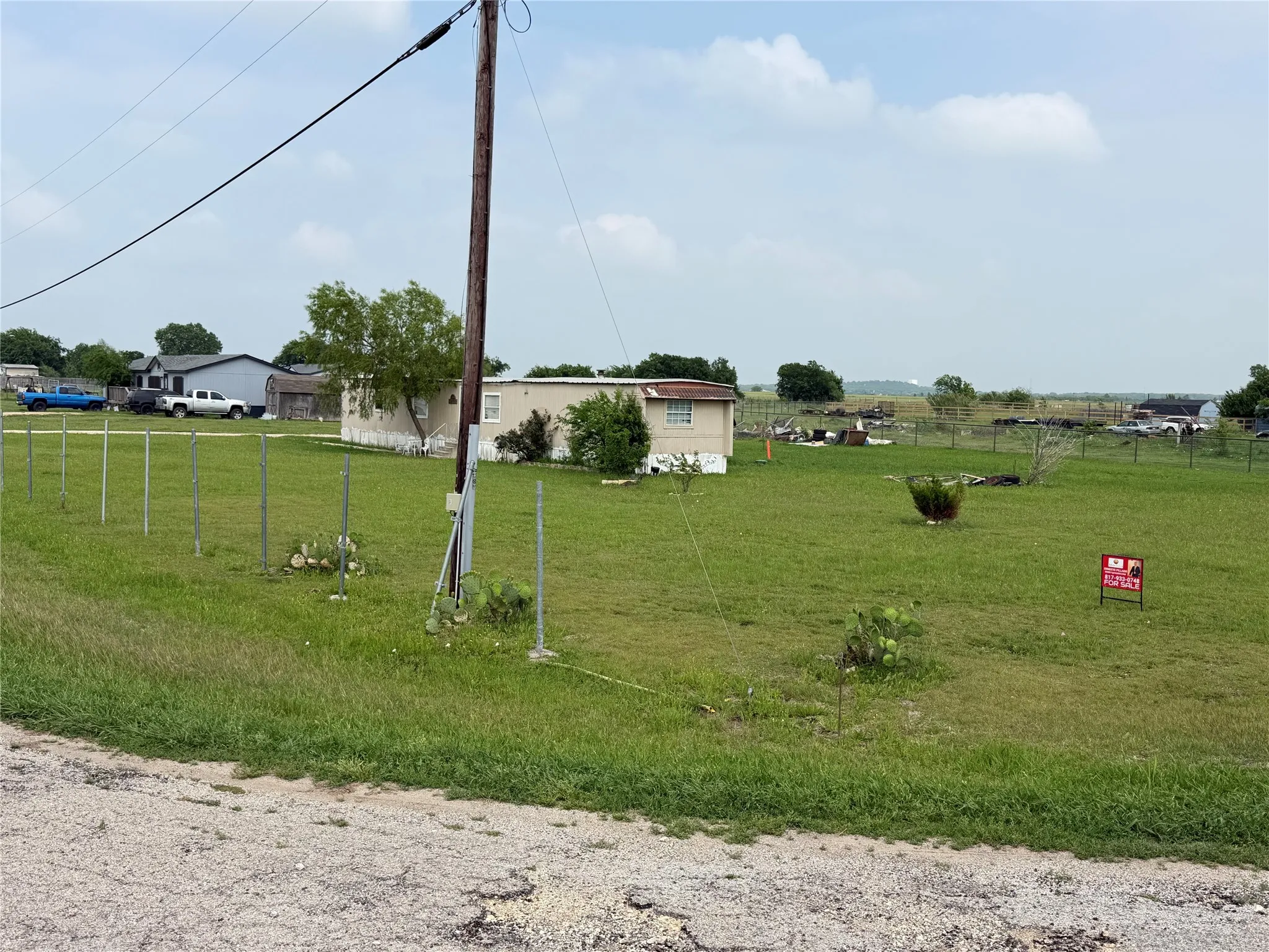 Mobile Home For Sale in Johnson County , 4116 Black Forest Trail, Joshua, Texas 76058, 3 Bedroom, 2 Bathroom, Garage spaces, 1,216 Sqft, built in 1981, Preowned, mls#21251220, Real Estate Agent in Joshua, Homes For Sale in Johnson county, Homes For Sale in Joshua, Realtor in Joshua Texas, Real Estate Brokerage Independent Realty Texas, Luminita Cordes Realtor