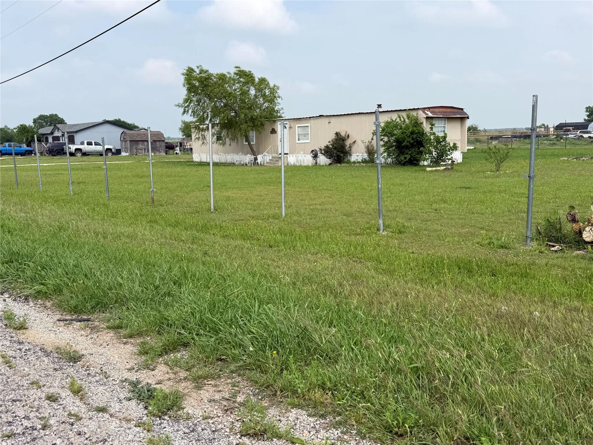 Mobile Home For Sale in Johnson County , 4116 Black Forest Trail, Joshua, Texas 76058, 3 Bedroom, 2 Bathroom, Garage spaces, 1,216 Sqft, built in 1981, Preowned, mls#21251220, Real Estate Agent in Joshua, Homes For Sale in Johnson county, Homes For Sale in Joshua, Realtor in Joshua Texas, Real Estate Brokerage Independent Realty Texas, Luminita Cordes Realtor
