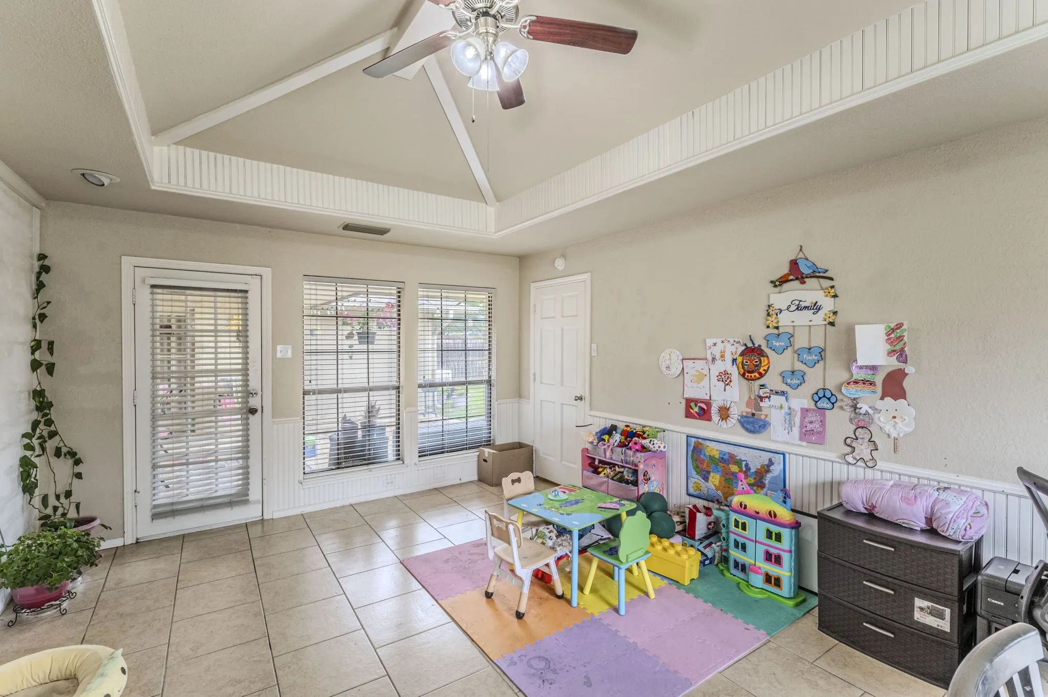 Single Family Residence For Sale in Denton County , 1500 Sunnyslope Drive, Carrollton, Texas 75007, 3 Bedrooms, 2 Bathrooms, 2 Garage spaces, 1,967 Sqft, built in 1983, Preowned, Price $420,000, mls#21246699, Real Estate Agent in Carrollton, Homes For Sale in Denton county, Homes For Sale in Carrollton, Realtor in Carrollton Texas, Real Estate Brokerage Independent Realty Texas, Luminita Cordes Realtor
