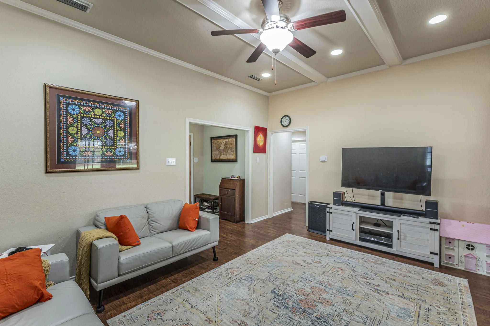 Single Family Residence For Sale in Denton County , 1500 Sunnyslope Drive, Carrollton, Texas 75007, 3 Bedrooms, 2 Bathrooms, 2 Garage spaces, 1,967 Sqft, built in 1983, Preowned, Price $420,000, mls#21246699, Real Estate Agent in Carrollton, Homes For Sale in Denton county, Homes For Sale in Carrollton, Realtor in Carrollton Texas, Real Estate Brokerage Independent Realty Texas, Luminita Cordes Realtor