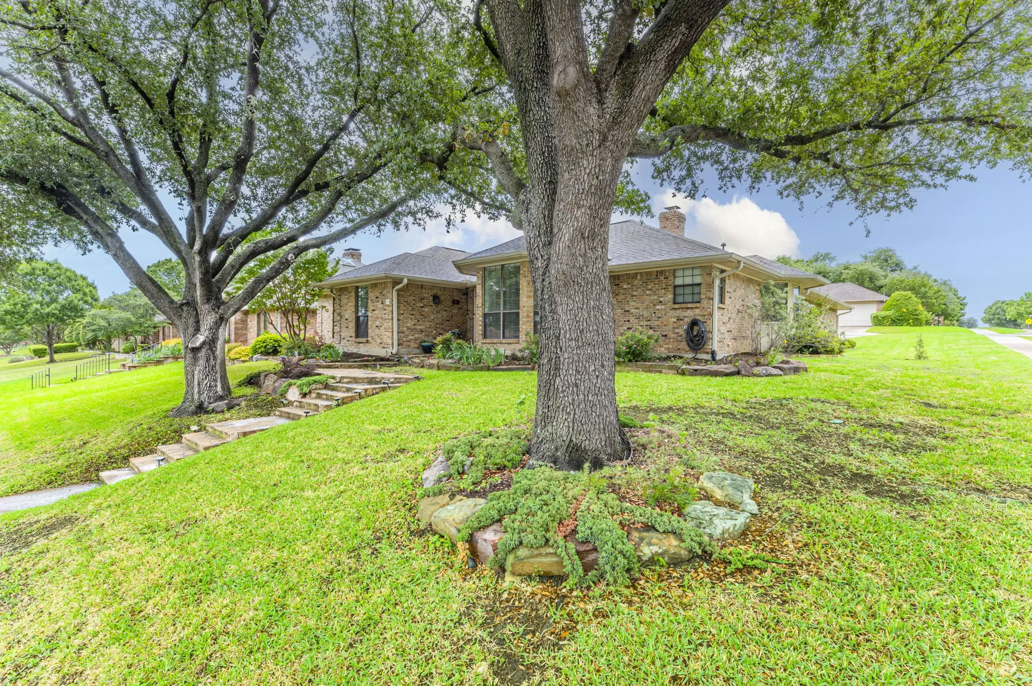 Single Family Residence For Sale in Denton County , 1500 Sunnyslope Drive, Carrollton, Texas 75007, 3 Bedrooms, 2 Bathrooms, 2 Garage spaces, 1,967 Sqft, built in 1983, Preowned, Price $420,000, mls#21246699, Real Estate Agent in Carrollton, Homes For Sale in Denton county, Homes For Sale in Carrollton, Realtor in Carrollton Texas, Real Estate Brokerage Independent Realty Texas, Luminita Cordes Realtor