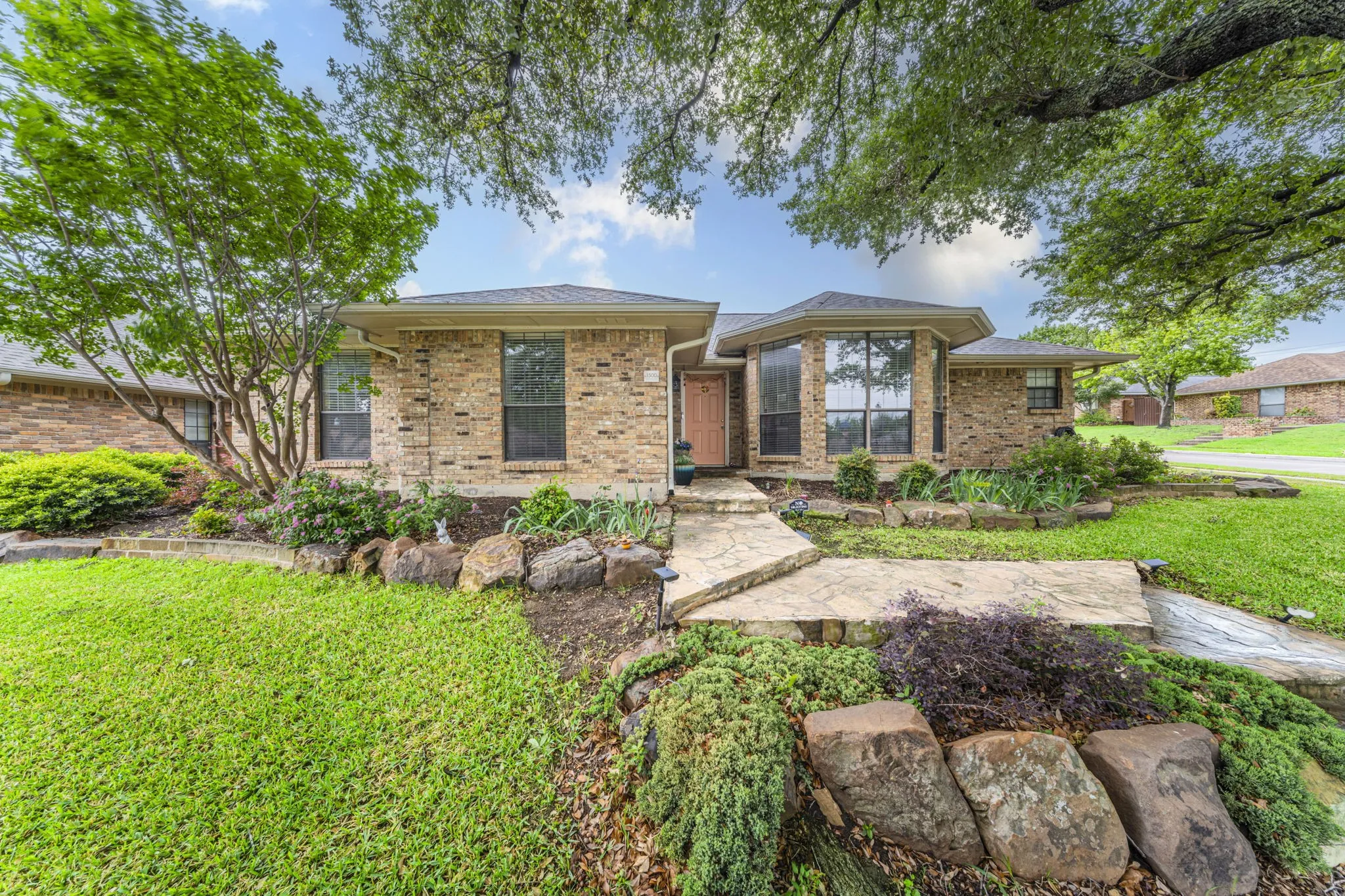 Single Family Residence For Sale in Denton County , 1500 Sunnyslope Drive, Carrollton, Texas 75007, 3 Bedrooms, 2 Bathrooms, 2 Garage spaces, 1,967 Sqft, built in 1983, Preowned, Price $420,000, mls#21246699, Real Estate Agent in Carrollton, Homes For Sale in Denton county, Homes For Sale in Carrollton, Realtor in Carrollton Texas, Real Estate Brokerage Independent Realty Texas, Luminita Cordes Realtor