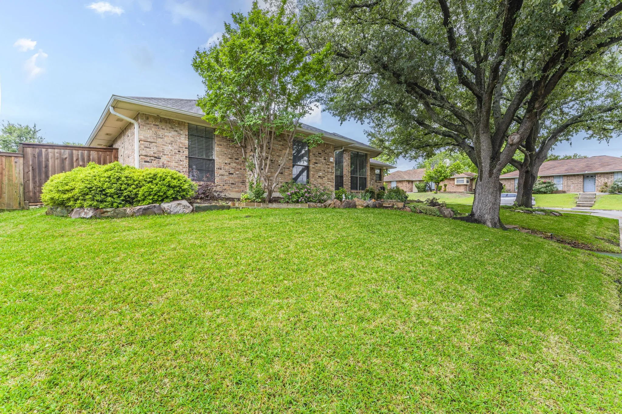 Single Family Residence For Sale in Denton County , 1500 Sunnyslope Drive, Carrollton, Texas 75007, 3 Bedrooms, 2 Bathrooms, 2 Garage spaces, 1,967 Sqft, built in 1983, Preowned, Price $420,000, mls#21246699, Real Estate Agent in Carrollton, Homes For Sale in Denton county, Homes For Sale in Carrollton, Realtor in Carrollton Texas, Real Estate Brokerage Independent Realty Texas, Luminita Cordes Realtor