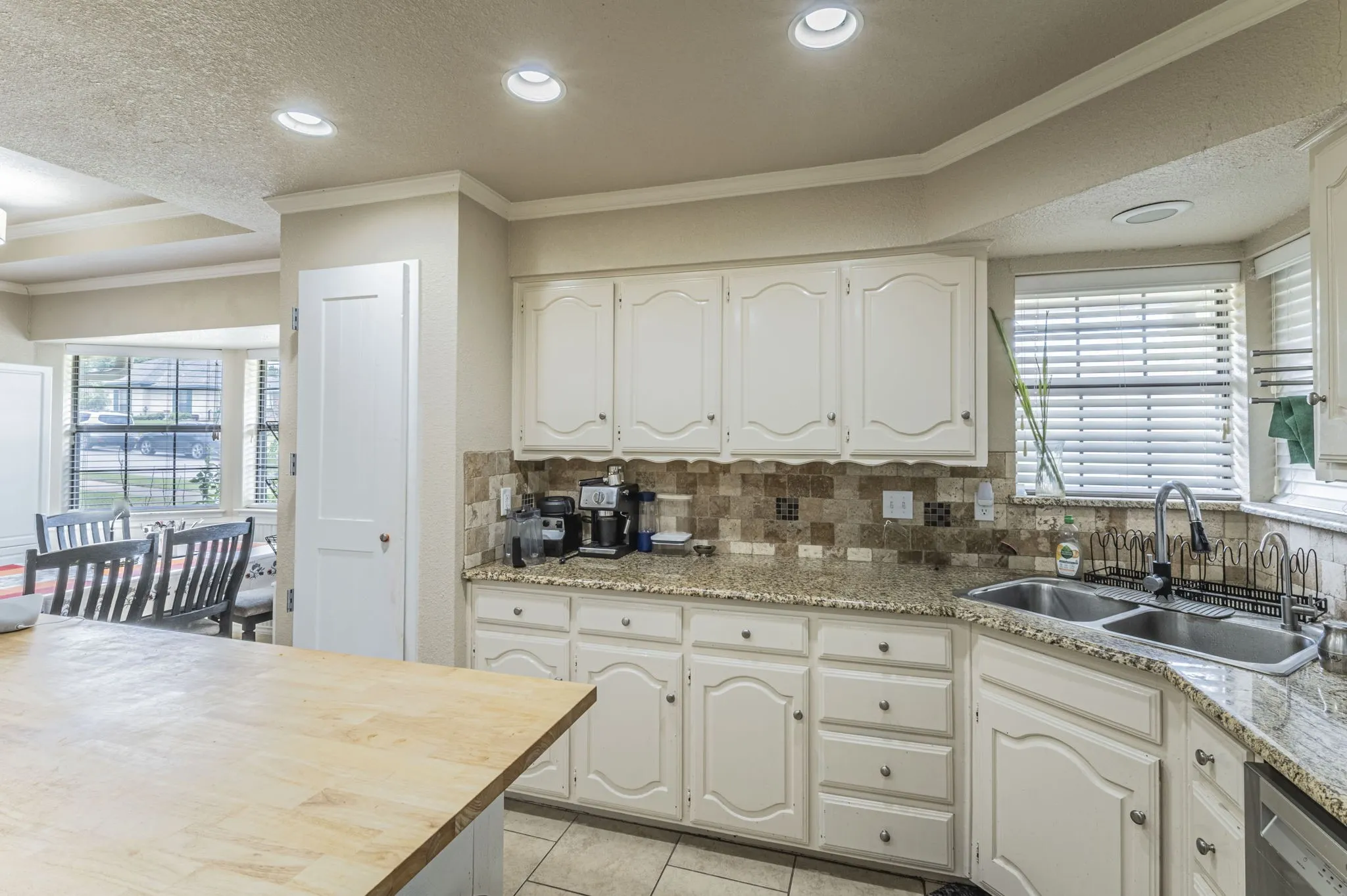 Single Family Residence For Sale in Denton County , 1500 Sunnyslope Drive, Carrollton, Texas 75007, 3 Bedrooms, 2 Bathrooms, 2 Garage spaces, 1,967 Sqft, built in 1983, Preowned, Price $420,000, mls#21246699, Real Estate Agent in Carrollton, Homes For Sale in Denton county, Homes For Sale in Carrollton, Realtor in Carrollton Texas, Real Estate Brokerage Independent Realty Texas, Luminita Cordes Realtor