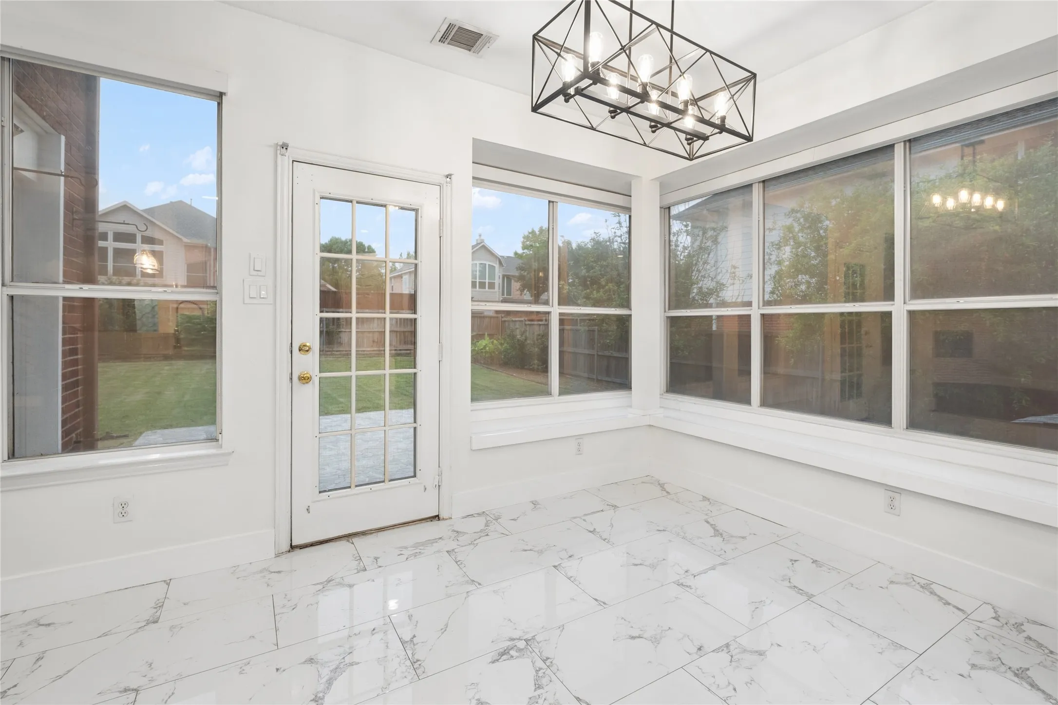 Single Family Residence For Sale in Collin County , 3905 Kite Meadow Drive, Plano, Texas 75074, 4 Bedroom, 4 Bathroom, 2 Garage spaces, 2,907 Sqft, built in 2000, mls#21245945, Real Estate Agent in Plano, Homes For Sale in Collin county, Homes For Sale in Plano, Realtor in Plano Texas, Real Estate Brokerage Independent Realty Texas, Luminita Cordes Realtor