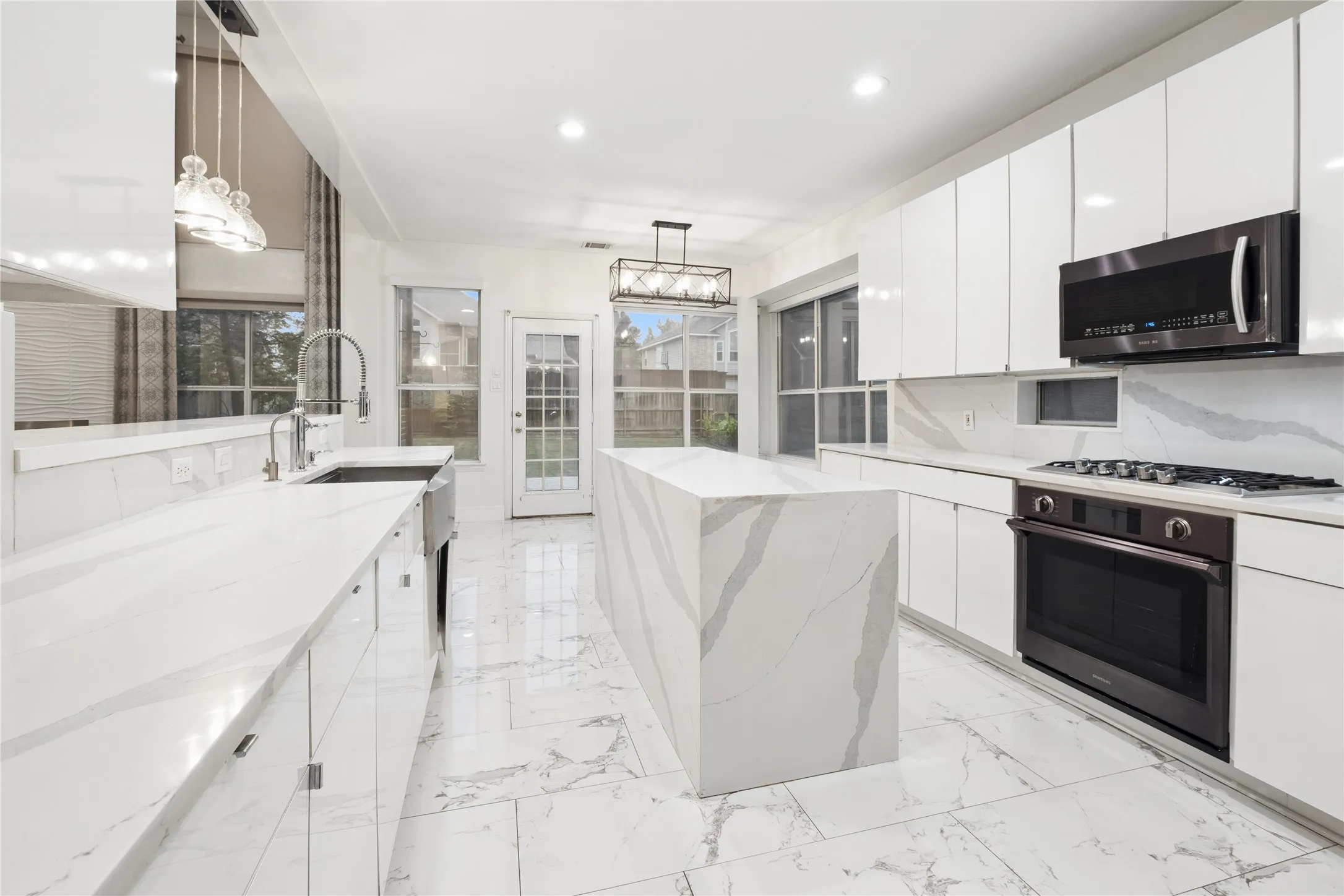 Single Family Residence For Sale in Collin County , 3905 Kite Meadow Drive, Plano, Texas 75074, 4 Bedroom, 4 Bathroom, 2 Garage spaces, 2,907 Sqft, built in 2000, mls#21245945, Real Estate Agent in Plano, Homes For Sale in Collin county, Homes For Sale in Plano, Realtor in Plano Texas, Real Estate Brokerage Independent Realty Texas, Luminita Cordes Realtor