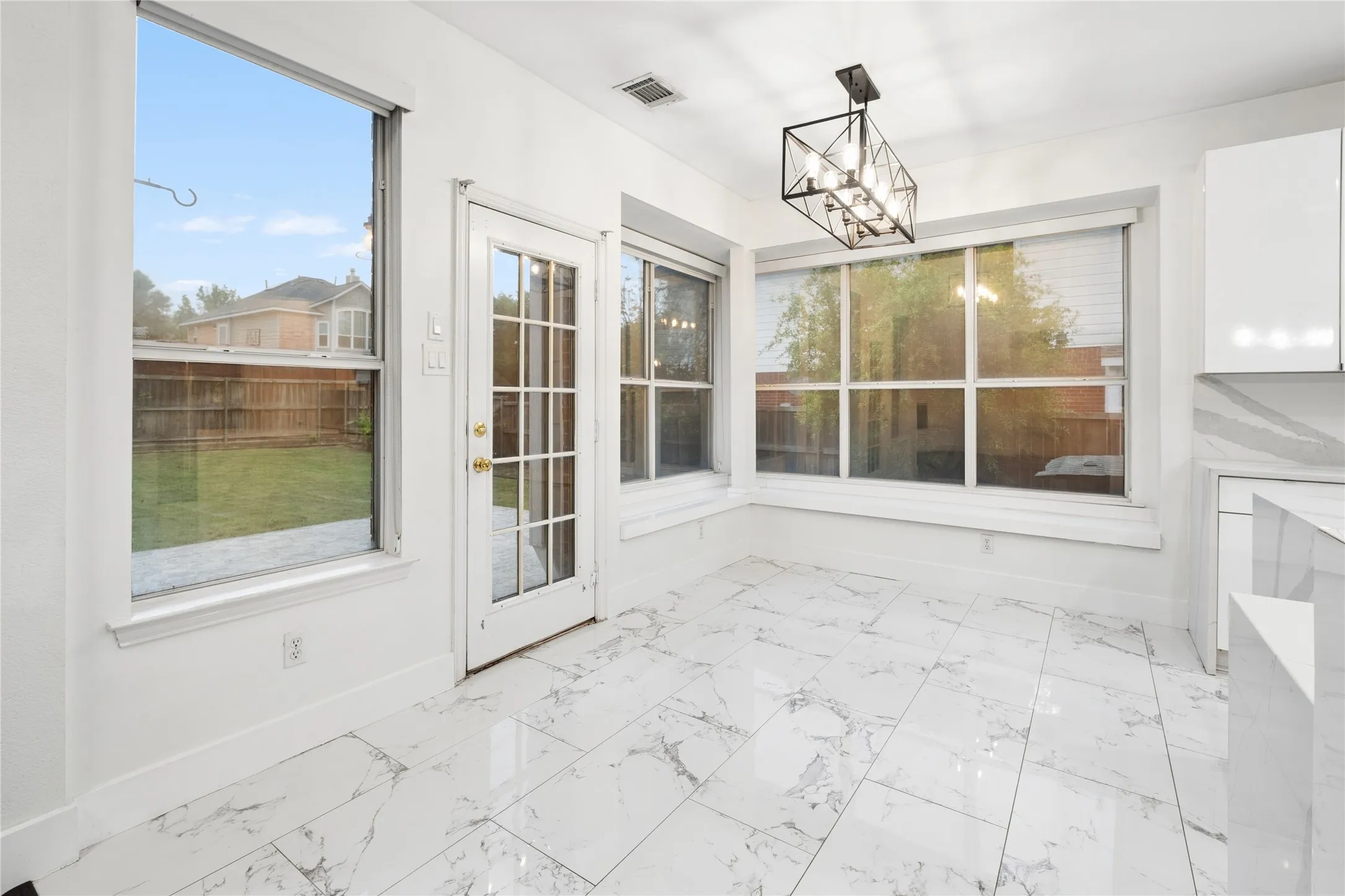 Single Family Residence For Sale in Collin County , 3905 Kite Meadow Drive, Plano, Texas 75074, 4 Bedroom, 4 Bathroom, 2 Garage spaces, 2,907 Sqft, built in 2000, mls#21245945, Real Estate Agent in Plano, Homes For Sale in Collin county, Homes For Sale in Plano, Realtor in Plano Texas, Real Estate Brokerage Independent Realty Texas, Luminita Cordes Realtor