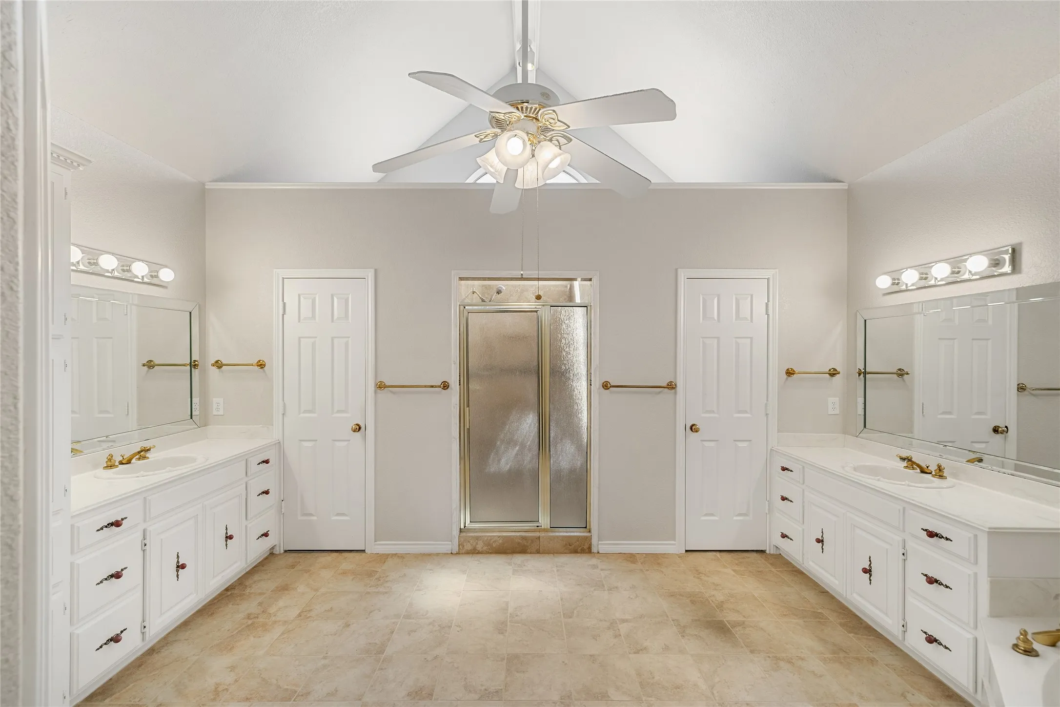 Single Family Residence For Sale in Collin County , 820 Foxwood Lane, Wylie, Texas 75098, 3 Bedroom, 3 Bathroom, 2 Garage spaces, 2,619 Sqft, built in 1988, Preowned, mls#21251533, Real Estate Agent in Wylie, Homes For Sale in Collin county, Homes For Sale in Wylie, Realtor in Wylie Texas, Real Estate Brokerage Independent Realty Texas, Luminita Cordes Realtor