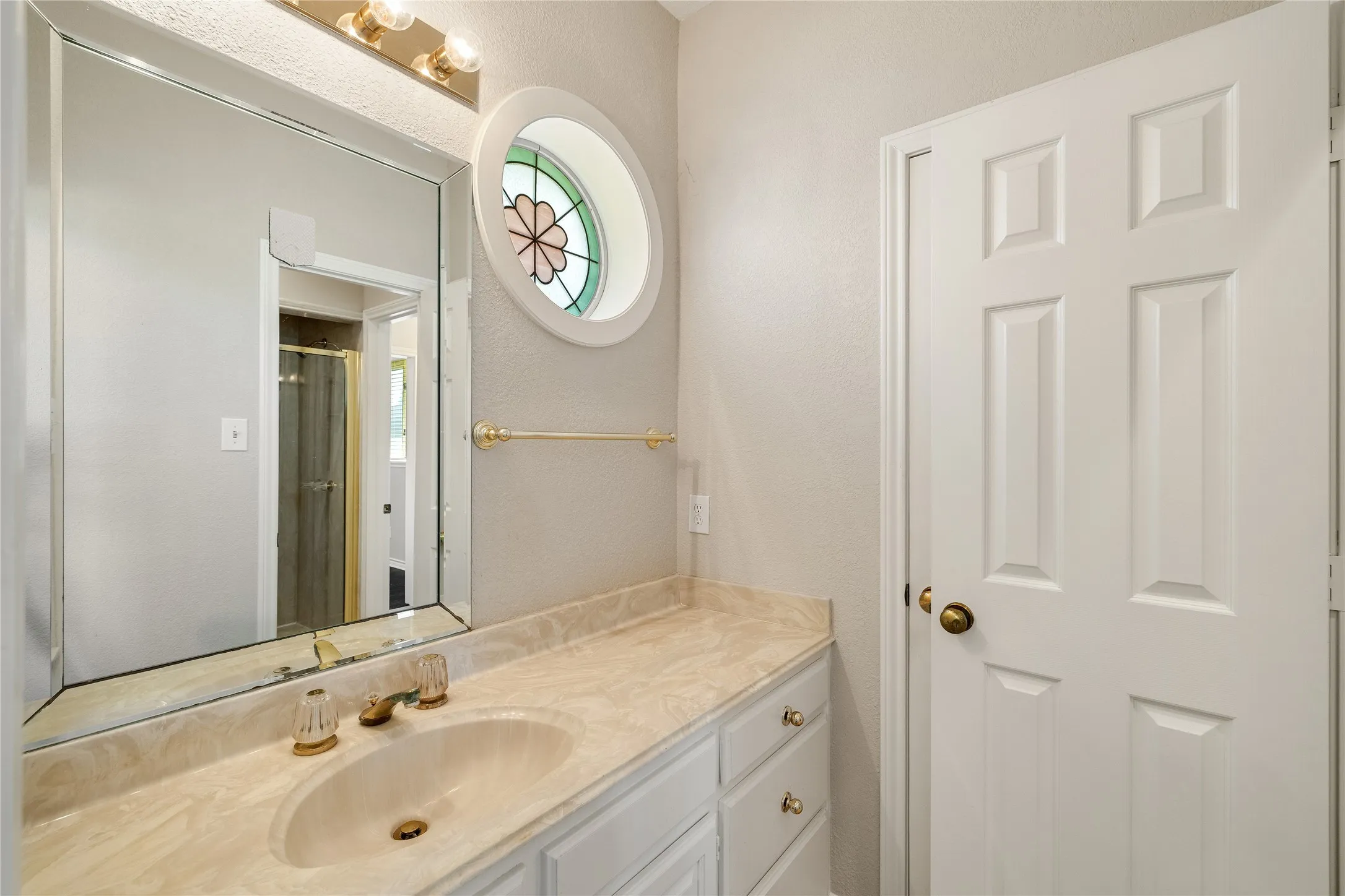 Single Family Residence For Sale in Collin County , 820 Foxwood Lane, Wylie, Texas 75098, 3 Bedroom, 3 Bathroom, 2 Garage spaces, 2,619 Sqft, built in 1988, Preowned, mls#21251533, Real Estate Agent in Wylie, Homes For Sale in Collin county, Homes For Sale in Wylie, Realtor in Wylie Texas, Real Estate Brokerage Independent Realty Texas, Luminita Cordes Realtor
