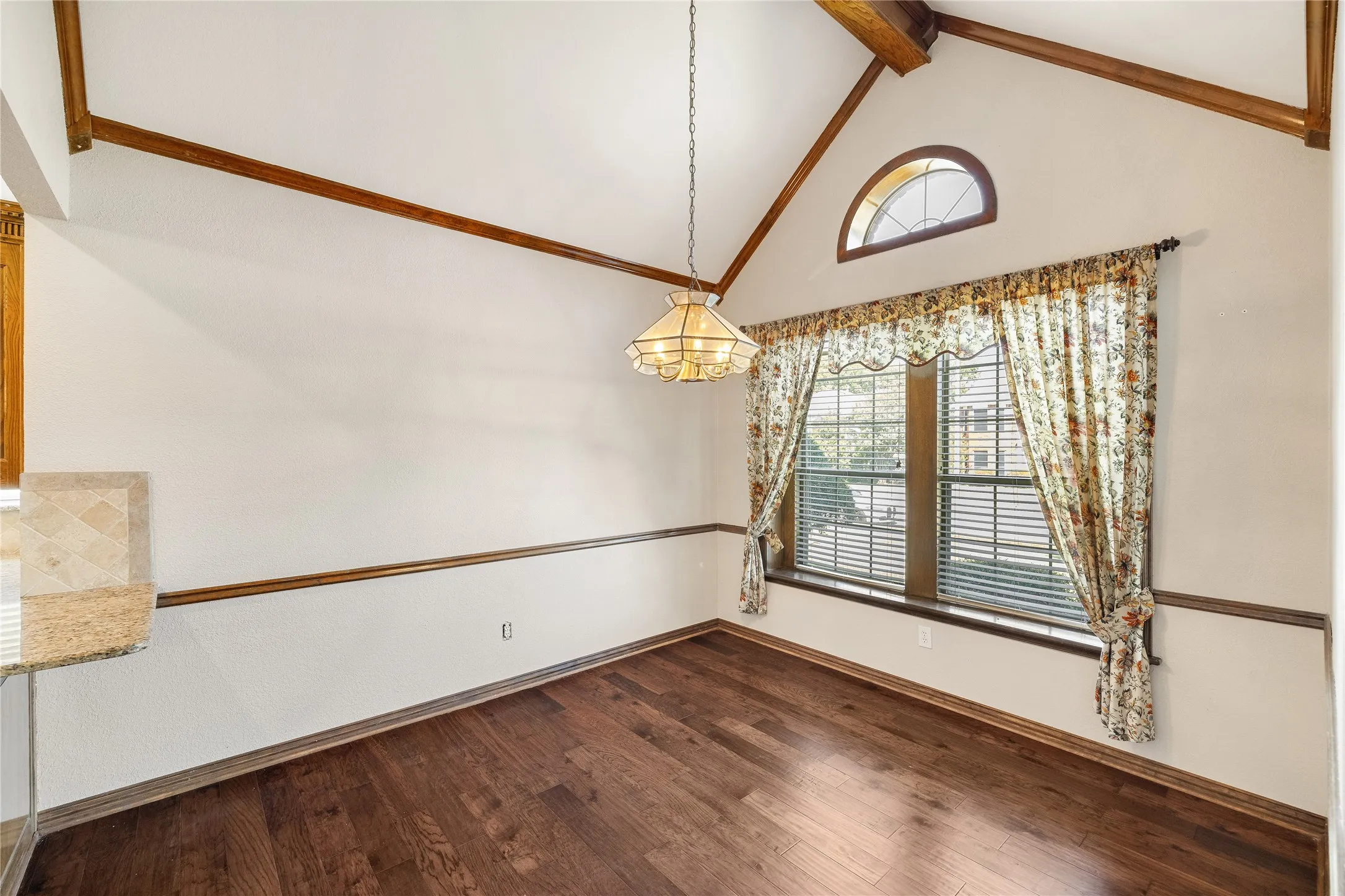 Single Family Residence For Sale in Collin County , 820 Foxwood Lane, Wylie, Texas 75098, 3 Bedroom, 3 Bathroom, 2 Garage spaces, 2,619 Sqft, built in 1988, Preowned, mls#21251533, Real Estate Agent in Wylie, Homes For Sale in Collin county, Homes For Sale in Wylie, Realtor in Wylie Texas, Real Estate Brokerage Independent Realty Texas, Luminita Cordes Realtor