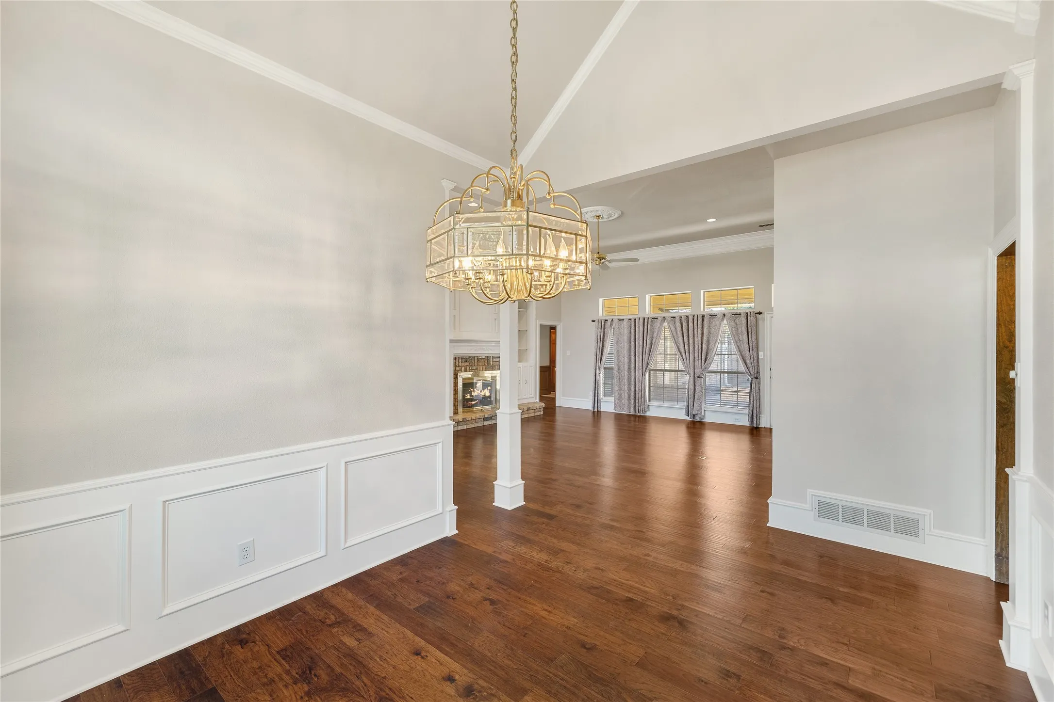 Single Family Residence For Sale in Collin County , 820 Foxwood Lane, Wylie, Texas 75098, 3 Bedroom, 3 Bathroom, 2 Garage spaces, 2,619 Sqft, built in 1988, Preowned, mls#21251533, Real Estate Agent in Wylie, Homes For Sale in Collin county, Homes For Sale in Wylie, Realtor in Wylie Texas, Real Estate Brokerage Independent Realty Texas, Luminita Cordes Realtor