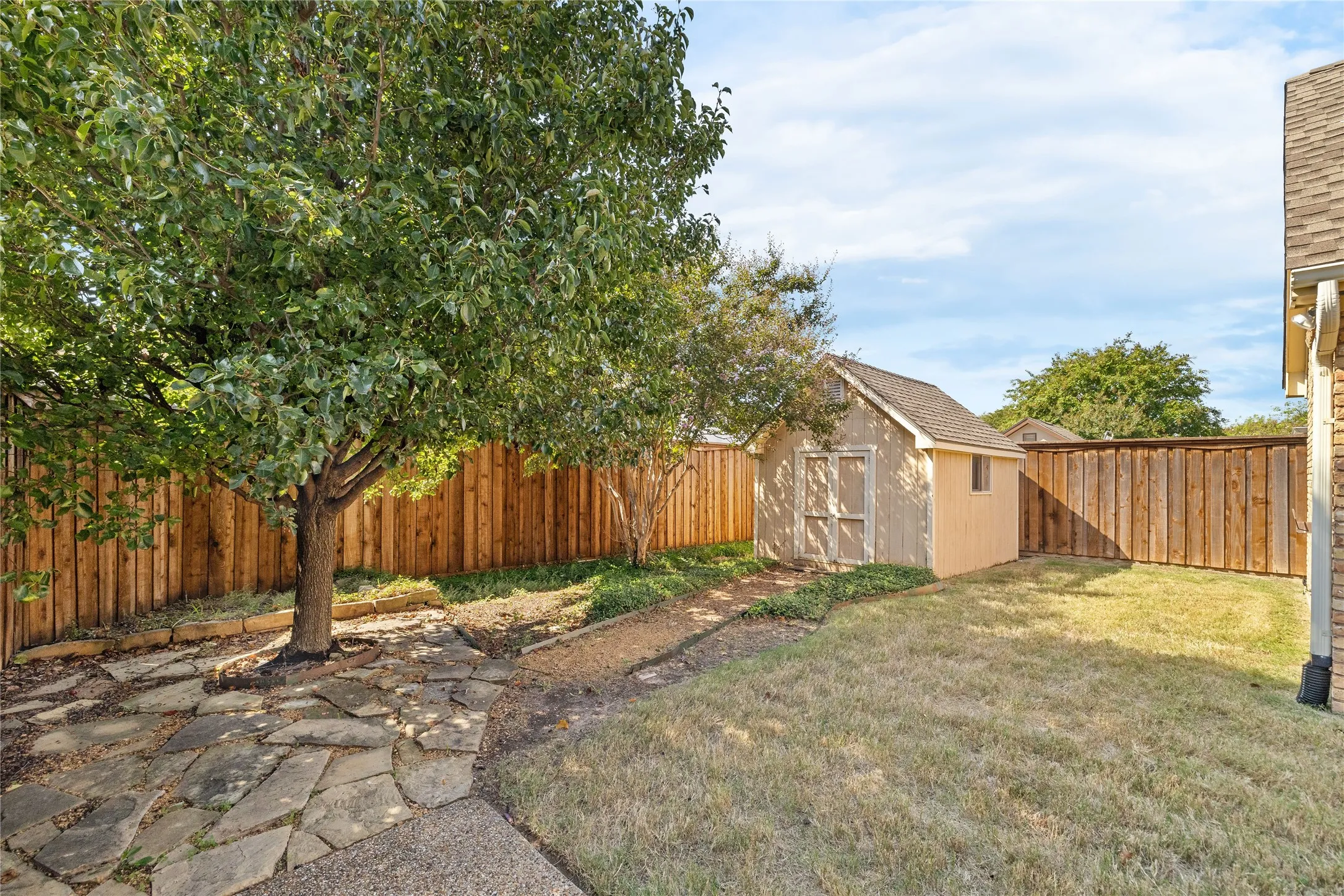 Single Family Residence For Sale in Collin County , 820 Foxwood Lane, Wylie, Texas 75098, 3 Bedroom, 3 Bathroom, 2 Garage spaces, 2,619 Sqft, built in 1988, Preowned, mls#21251533, Real Estate Agent in Wylie, Homes For Sale in Collin county, Homes For Sale in Wylie, Realtor in Wylie Texas, Real Estate Brokerage Independent Realty Texas, Luminita Cordes Realtor