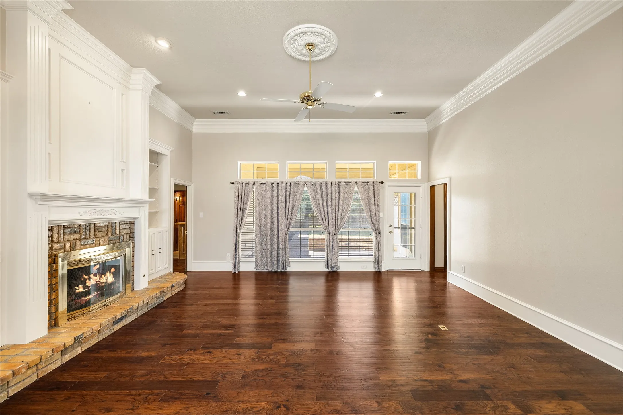 Single Family Residence For Sale in Collin County , 820 Foxwood Lane, Wylie, Texas 75098, 3 Bedroom, 3 Bathroom, 2 Garage spaces, 2,619 Sqft, built in 1988, Preowned, mls#21251533, Real Estate Agent in Wylie, Homes For Sale in Collin county, Homes For Sale in Wylie, Realtor in Wylie Texas, Real Estate Brokerage Independent Realty Texas, Luminita Cordes Realtor