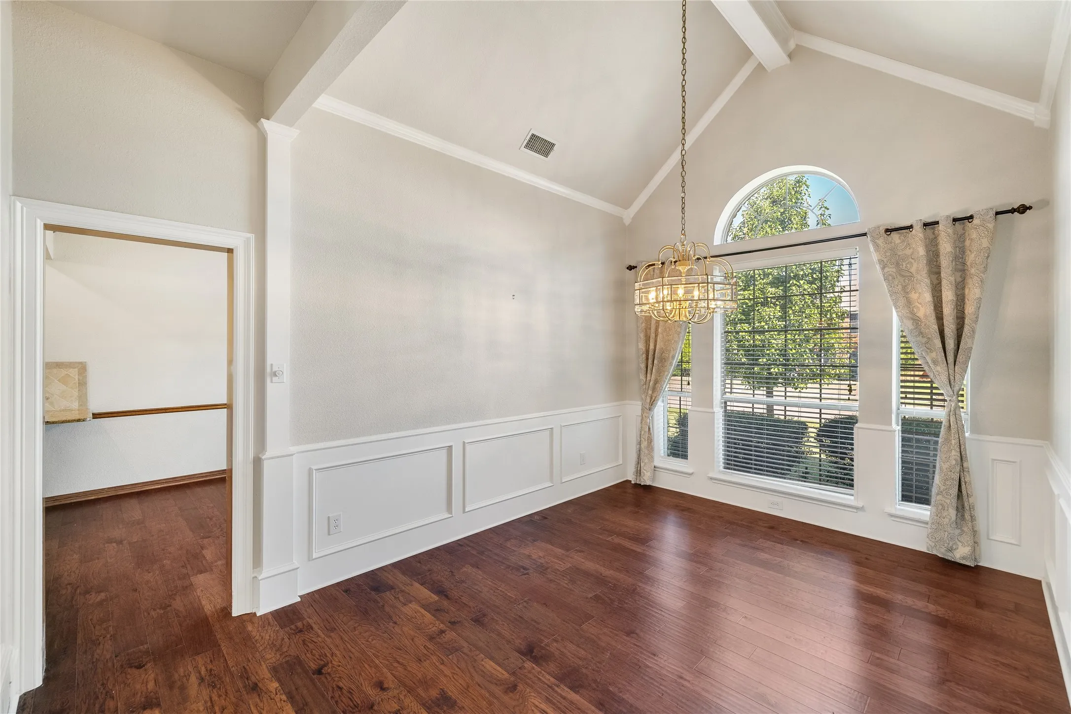 Single Family Residence For Sale in Collin County , 820 Foxwood Lane, Wylie, Texas 75098, 3 Bedroom, 3 Bathroom, 2 Garage spaces, 2,619 Sqft, built in 1988, Preowned, mls#21251533, Real Estate Agent in Wylie, Homes For Sale in Collin county, Homes For Sale in Wylie, Realtor in Wylie Texas, Real Estate Brokerage Independent Realty Texas, Luminita Cordes Realtor