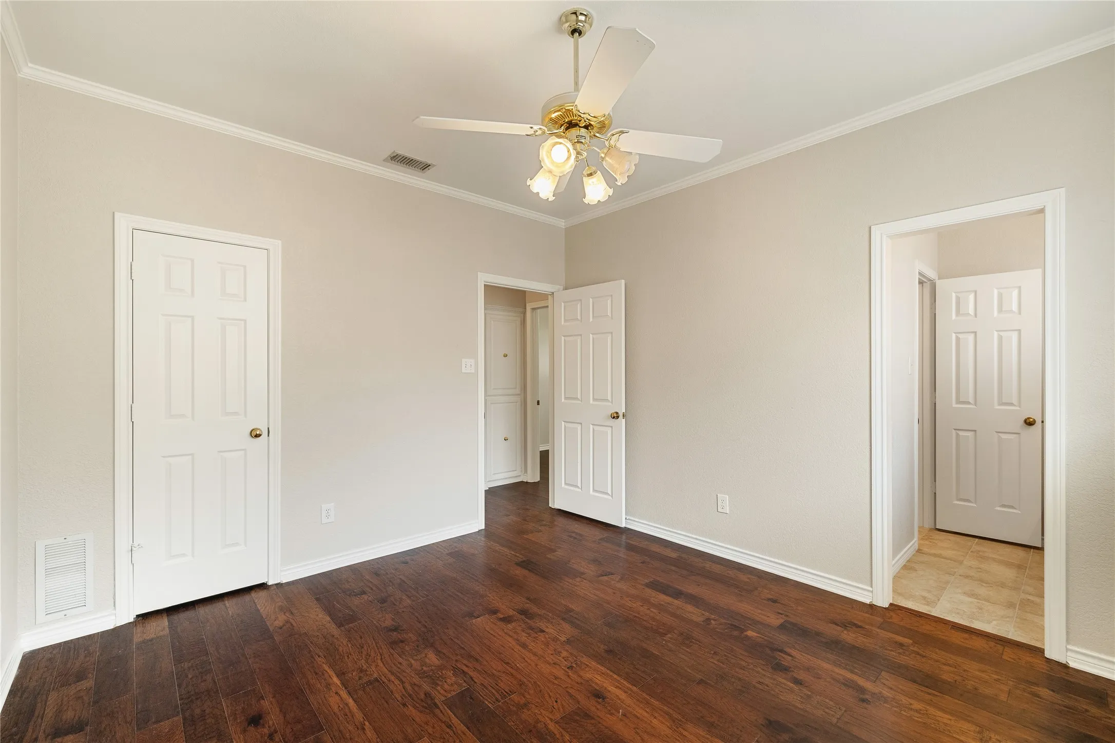 Single Family Residence For Sale in Collin County , 820 Foxwood Lane, Wylie, Texas 75098, 3 Bedroom, 3 Bathroom, 2 Garage spaces, 2,619 Sqft, built in 1988, Preowned, mls#21251533, Real Estate Agent in Wylie, Homes For Sale in Collin county, Homes For Sale in Wylie, Realtor in Wylie Texas, Real Estate Brokerage Independent Realty Texas, Luminita Cordes Realtor