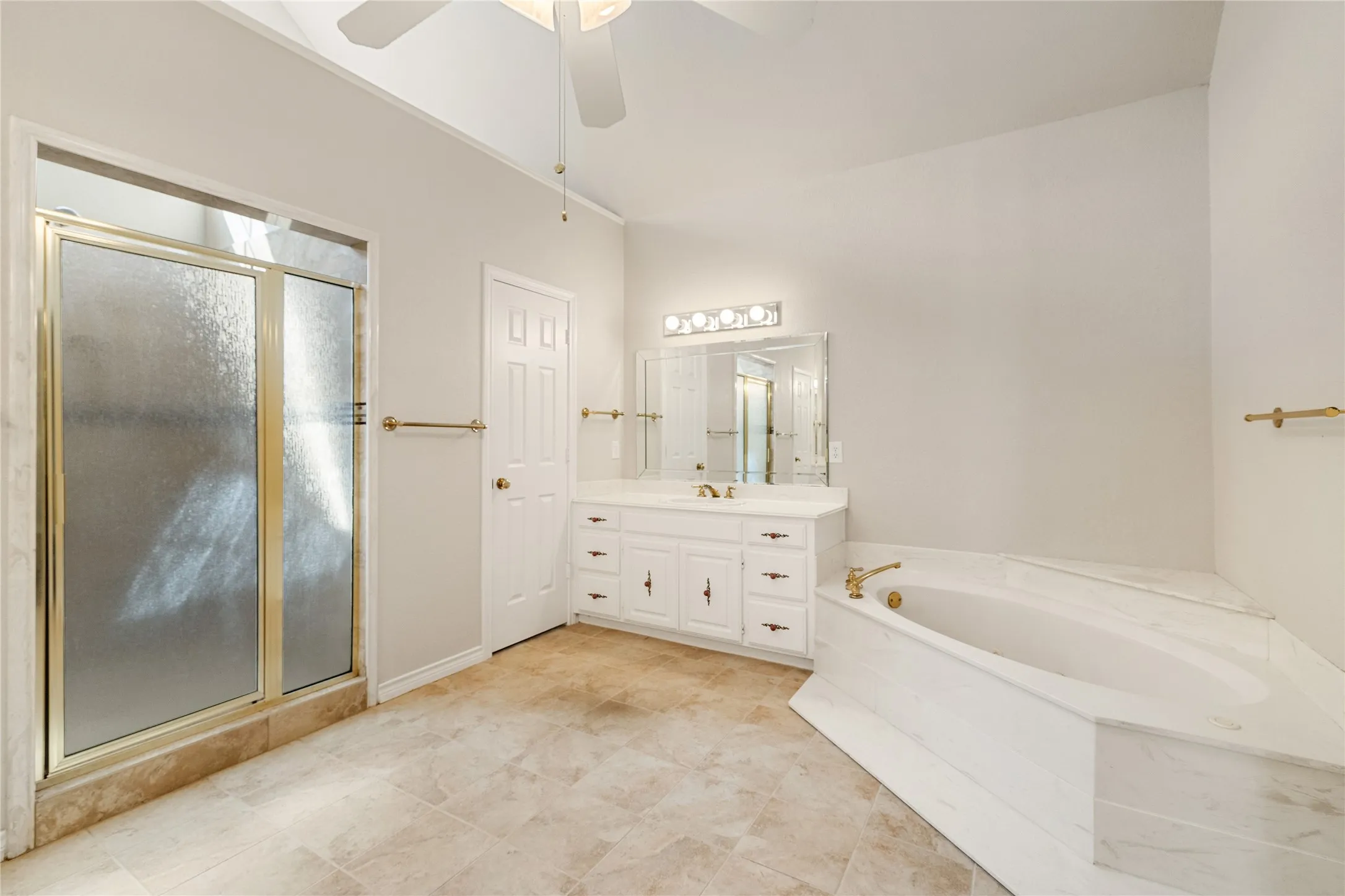 Single Family Residence For Sale in Collin County , 820 Foxwood Lane, Wylie, Texas 75098, 3 Bedroom, 3 Bathroom, 2 Garage spaces, 2,619 Sqft, built in 1988, Preowned, mls#21251533, Real Estate Agent in Wylie, Homes For Sale in Collin county, Homes For Sale in Wylie, Realtor in Wylie Texas, Real Estate Brokerage Independent Realty Texas, Luminita Cordes Realtor