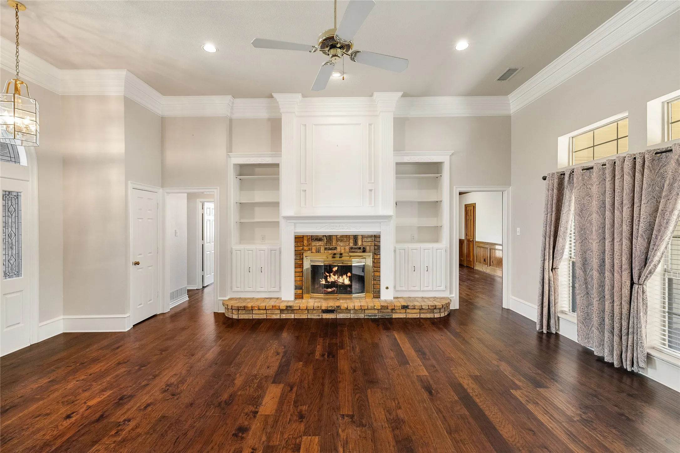 Single Family Residence For Sale in Collin County , 820 Foxwood Lane, Wylie, Texas 75098, 3 Bedroom, 3 Bathroom, 2 Garage spaces, 2,619 Sqft, built in 1988, Preowned, mls#21251533, Real Estate Agent in Wylie, Homes For Sale in Collin county, Homes For Sale in Wylie, Realtor in Wylie Texas, Real Estate Brokerage Independent Realty Texas, Luminita Cordes Realtor