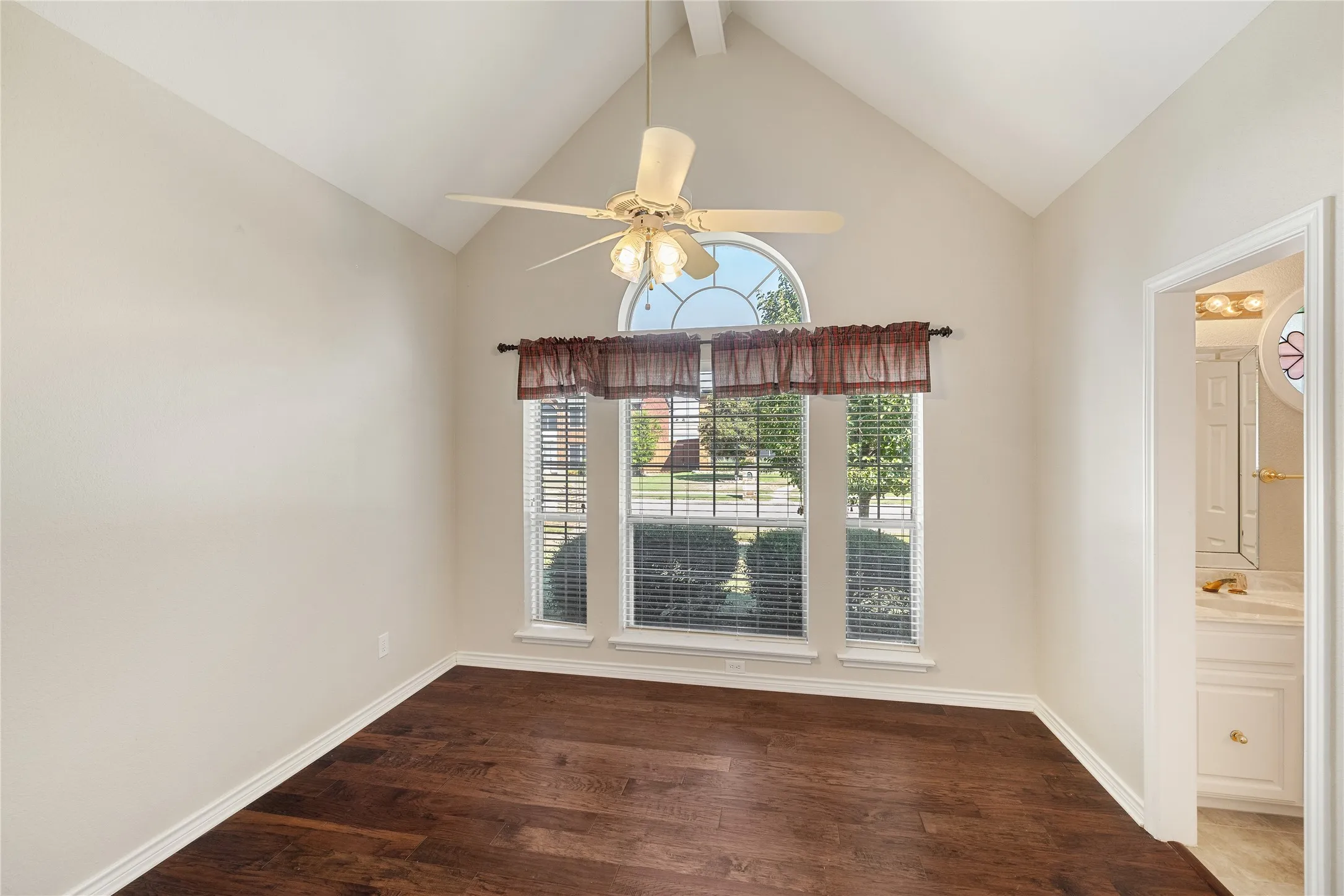 Single Family Residence For Sale in Collin County , 820 Foxwood Lane, Wylie, Texas 75098, 3 Bedroom, 3 Bathroom, 2 Garage spaces, 2,619 Sqft, built in 1988, Preowned, mls#21251533, Real Estate Agent in Wylie, Homes For Sale in Collin county, Homes For Sale in Wylie, Realtor in Wylie Texas, Real Estate Brokerage Independent Realty Texas, Luminita Cordes Realtor