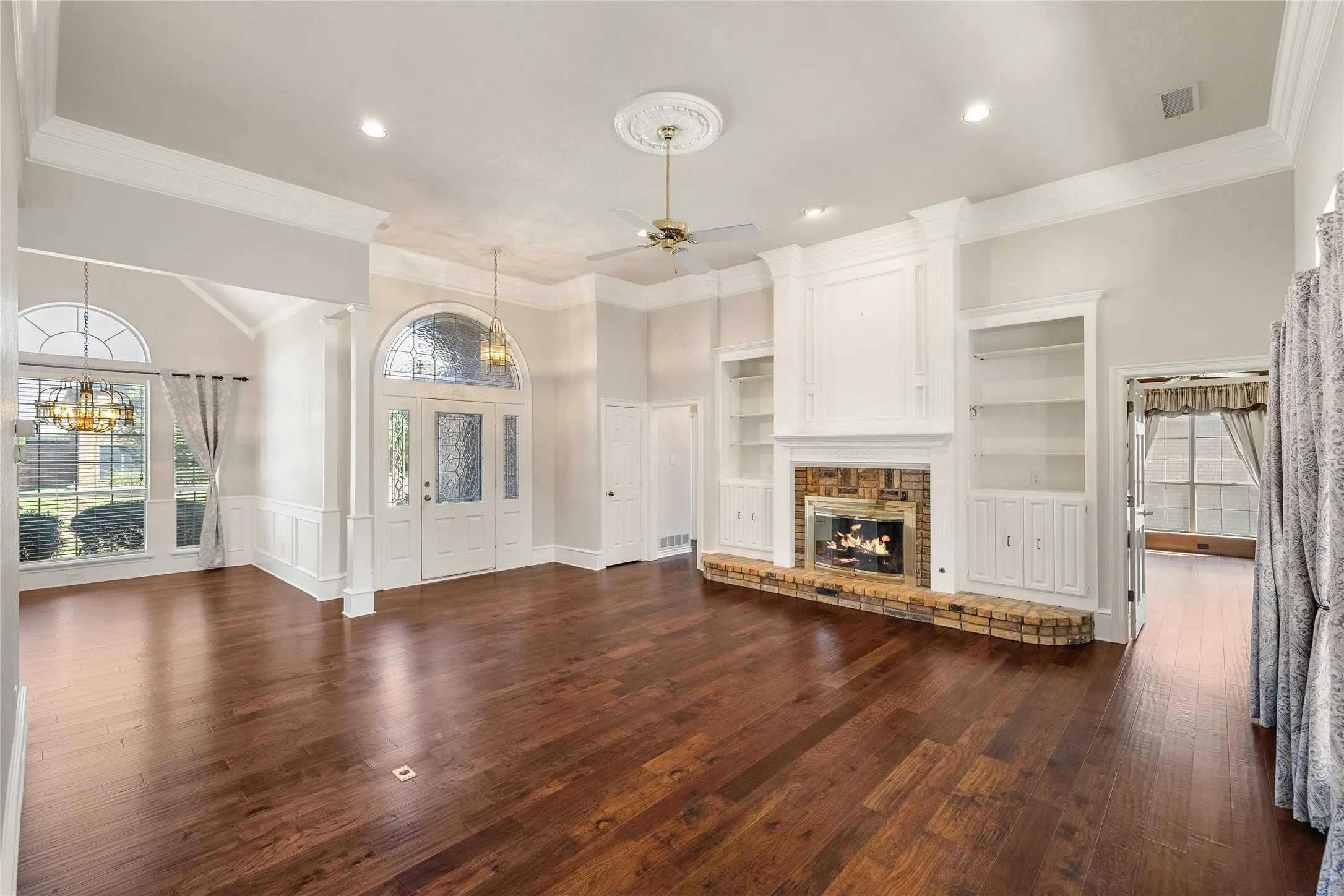 Single Family Residence For Sale in Collin County , 820 Foxwood Lane, Wylie, Texas 75098, 3 Bedroom, 3 Bathroom, 2 Garage spaces, 2,619 Sqft, built in 1988, Preowned, mls#21251533, Real Estate Agent in Wylie, Homes For Sale in Collin county, Homes For Sale in Wylie, Realtor in Wylie Texas, Real Estate Brokerage Independent Realty Texas, Luminita Cordes Realtor