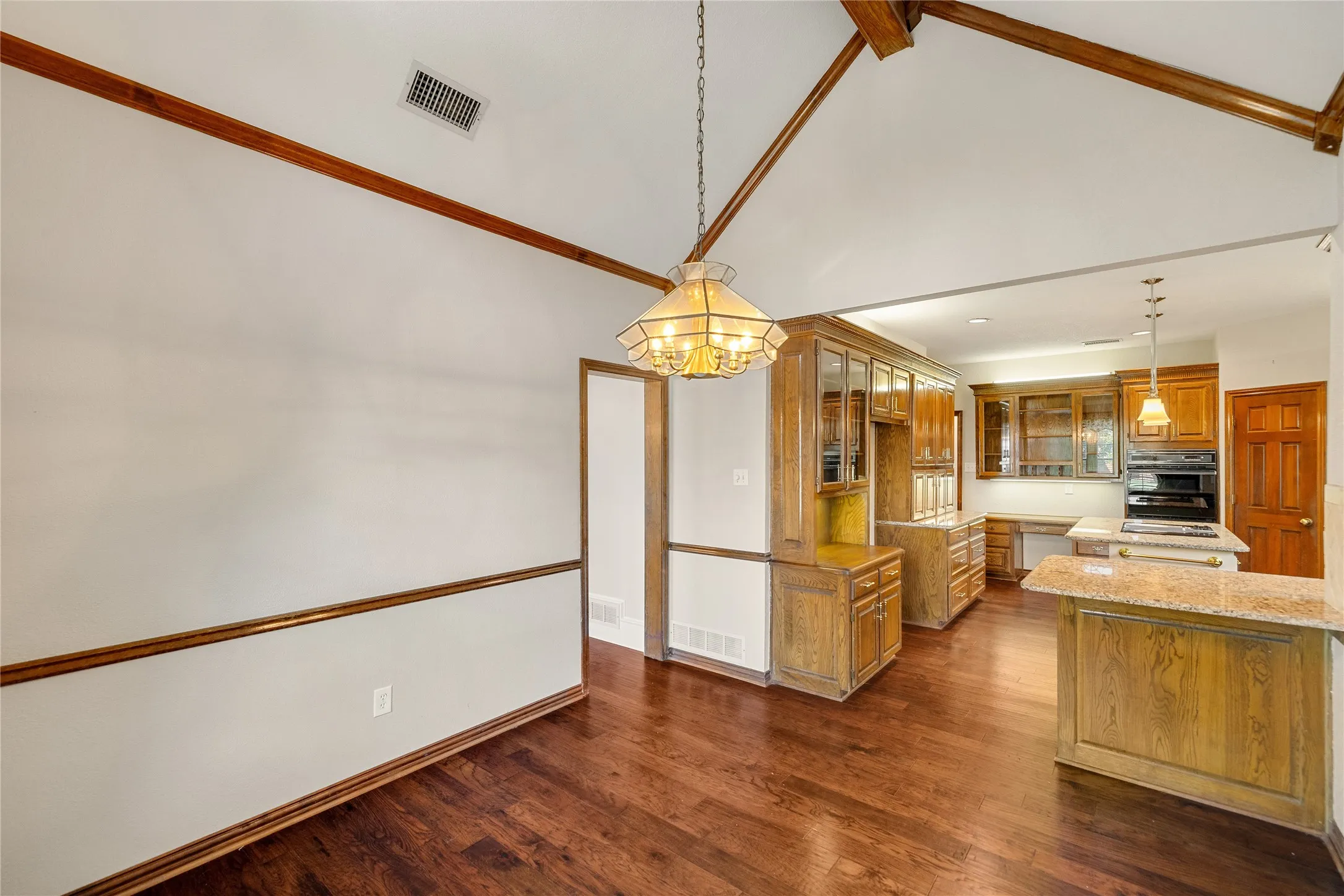 Single Family Residence For Sale in Collin County , 820 Foxwood Lane, Wylie, Texas 75098, 3 Bedroom, 3 Bathroom, 2 Garage spaces, 2,619 Sqft, built in 1988, Preowned, mls#21251533, Real Estate Agent in Wylie, Homes For Sale in Collin county, Homes For Sale in Wylie, Realtor in Wylie Texas, Real Estate Brokerage Independent Realty Texas, Luminita Cordes Realtor