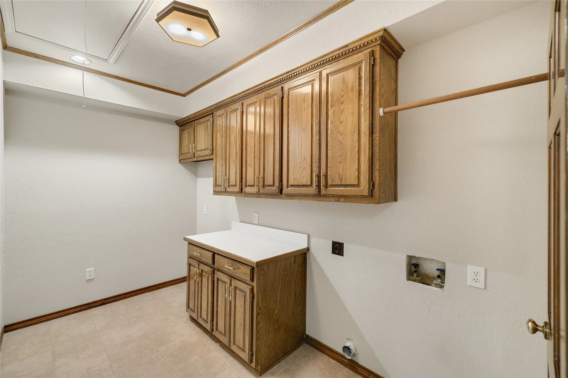 Single Family Residence For Sale in Collin County , 820 Foxwood Lane, Wylie, Texas 75098, 3 Bedroom, 3 Bathroom, 2 Garage spaces, 2,619 Sqft, built in 1988, Preowned, mls#21251533, Real Estate Agent in Wylie, Homes For Sale in Collin county, Homes For Sale in Wylie, Realtor in Wylie Texas, Real Estate Brokerage Independent Realty Texas, Luminita Cordes Realtor