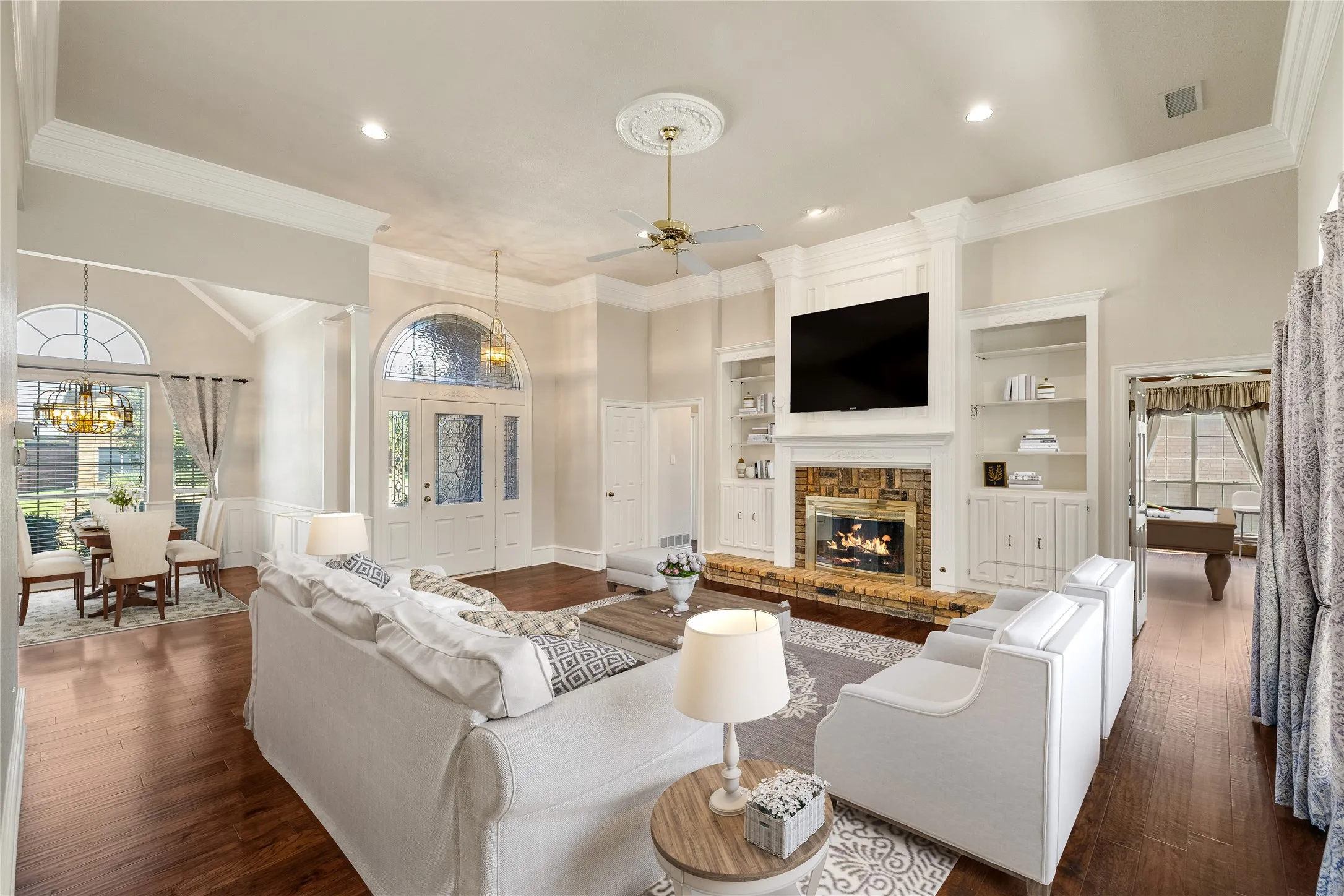 Single Family Residence For Sale in Collin County , 820 Foxwood Lane, Wylie, Texas 75098, 3 Bedroom, 3 Bathroom, 2 Garage spaces, 2,619 Sqft, built in 1988, Preowned, mls#21251533, Real Estate Agent in Wylie, Homes For Sale in Collin county, Homes For Sale in Wylie, Realtor in Wylie Texas, Real Estate Brokerage Independent Realty Texas, Luminita Cordes Realtor