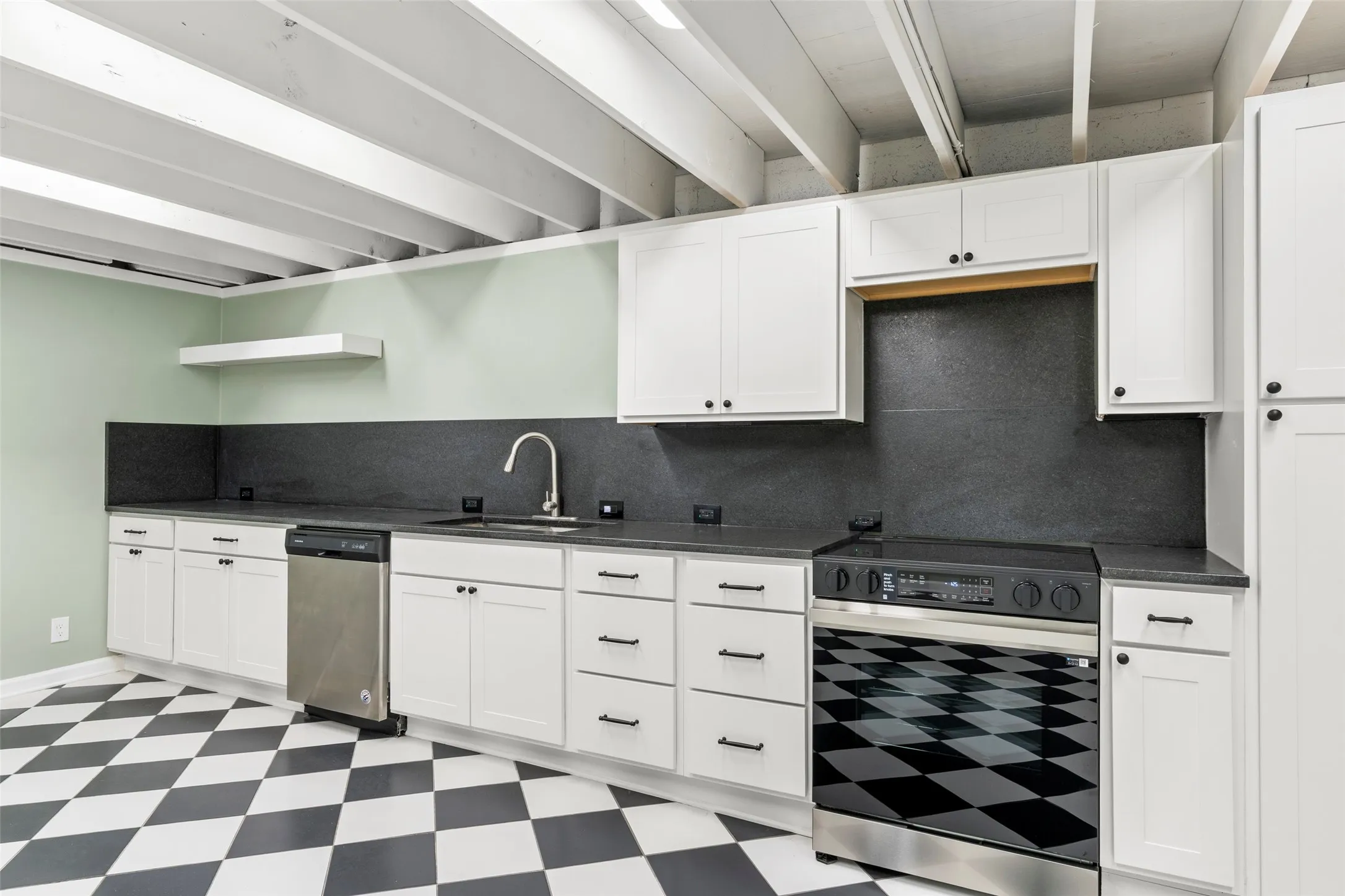 Single Family Residence For Rent in Dallas County , 306 S Walton Street, Dallas, Texas 75226, 0, 2 Bathrooms, 1 Garage spaces, 3,482 Sqft, built in 1938, Price $3,875, mls#21240092, Real Estate Agent in Dallas, Homes For Rent in Dallas county, Homes For Rent in Dallas, Realtor in Dallas Texas, Real Estate Brokerage Independent Realty Texas, Luminita Cordes Realtor