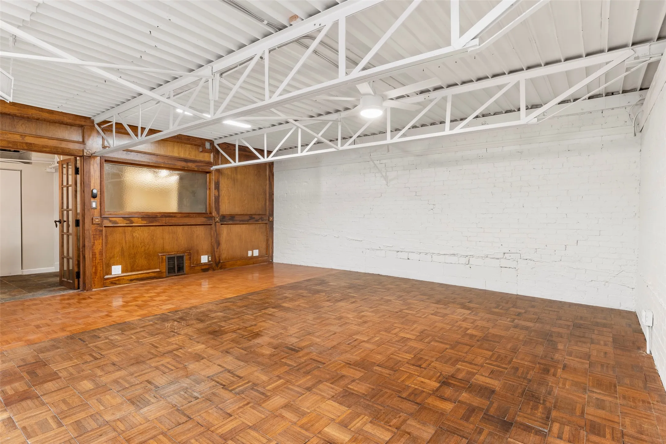 Single Family Residence For Rent in Dallas County , 306 S Walton Street, Dallas, Texas 75226, 0, 2 Bathrooms, 1 Garage spaces, 3,482 Sqft, built in 1938, Price $3,875, mls#21240092, Real Estate Agent in Dallas, Homes For Rent in Dallas county, Homes For Rent in Dallas, Realtor in Dallas Texas, Real Estate Brokerage Independent Realty Texas, Luminita Cordes Realtor