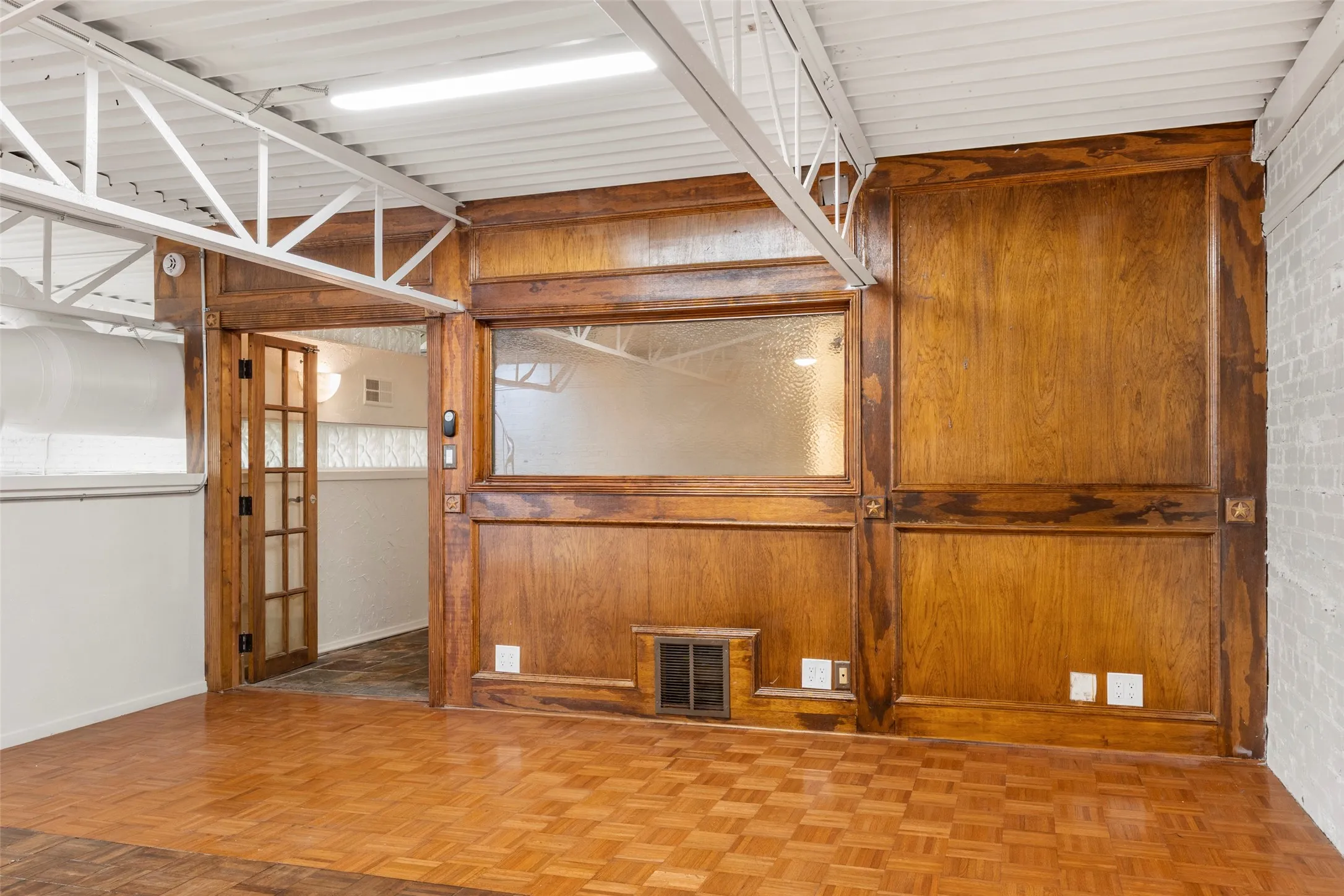 Single Family Residence For Rent in Dallas County , 306 S Walton Street, Dallas, Texas 75226, 0, 2 Bathrooms, 1 Garage spaces, 3,482 Sqft, built in 1938, Price $3,875, mls#21240092, Real Estate Agent in Dallas, Homes For Rent in Dallas county, Homes For Rent in Dallas, Realtor in Dallas Texas, Real Estate Brokerage Independent Realty Texas, Luminita Cordes Realtor