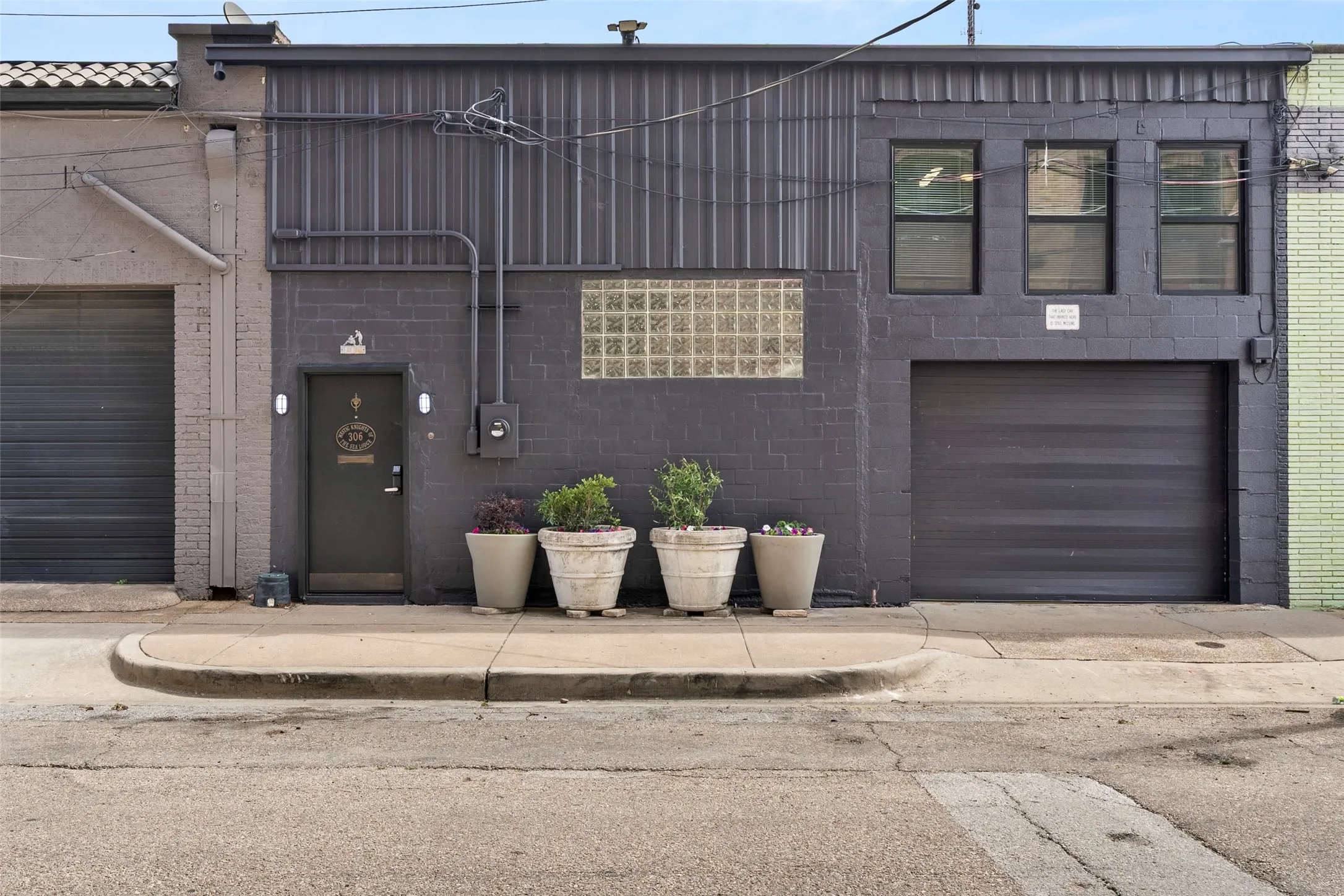 Single Family Residence For Rent in Dallas County , 306 S Walton Street, Dallas, Texas 75226, 0, 2 Bathrooms, 1 Garage spaces, 3,482 Sqft, built in 1938, Price $3,875, mls#21240092, Real Estate Agent in Dallas, Homes For Rent in Dallas county, Homes For Rent in Dallas, Realtor in Dallas Texas, Real Estate Brokerage Independent Realty Texas, Luminita Cordes Realtor