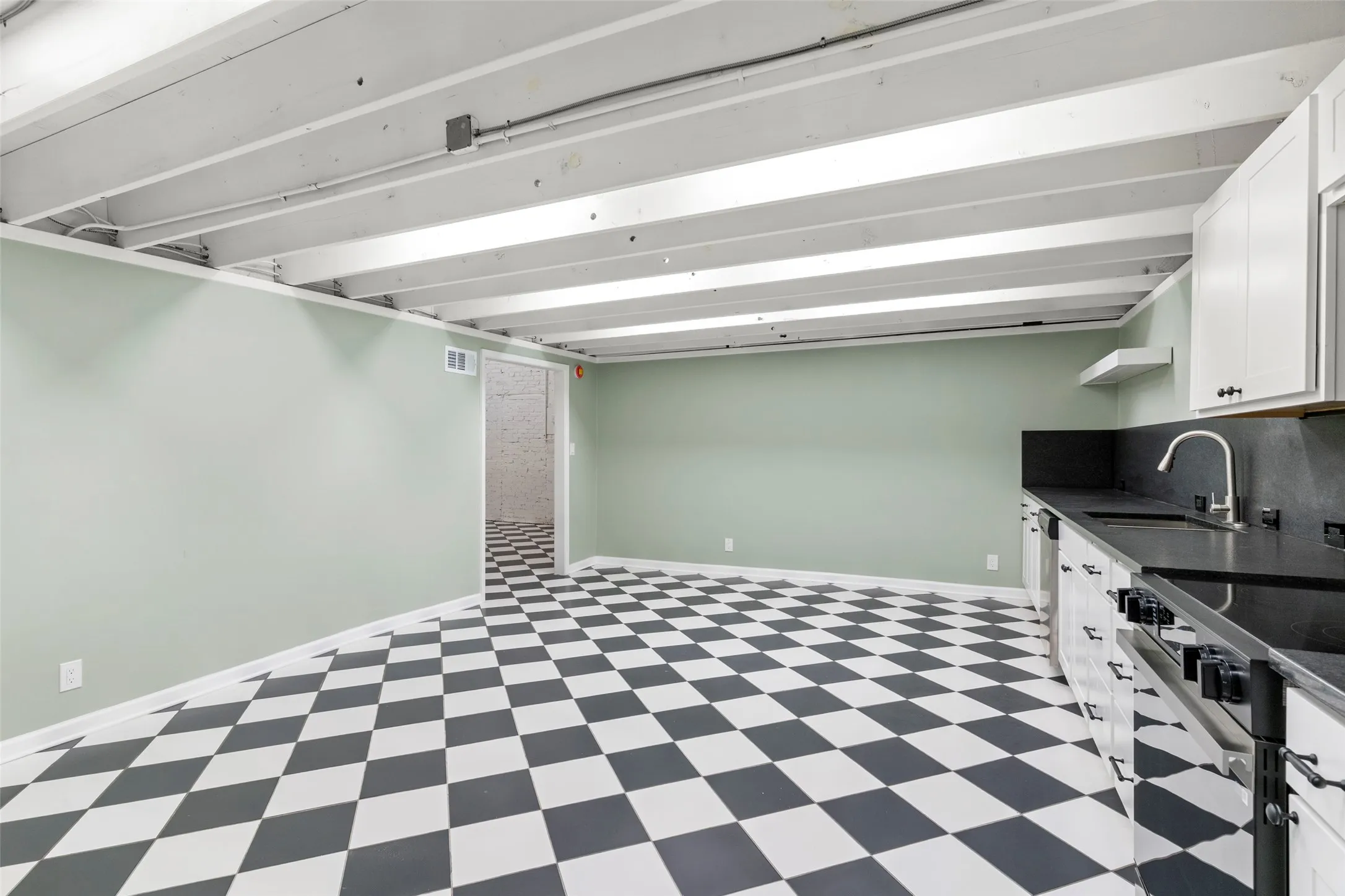 Single Family Residence For Rent in Dallas County , 306 S Walton Street, Dallas, Texas 75226, 0, 2 Bathrooms, 1 Garage spaces, 3,482 Sqft, built in 1938, Price $3,875, mls#21240092, Real Estate Agent in Dallas, Homes For Rent in Dallas county, Homes For Rent in Dallas, Realtor in Dallas Texas, Real Estate Brokerage Independent Realty Texas, Luminita Cordes Realtor