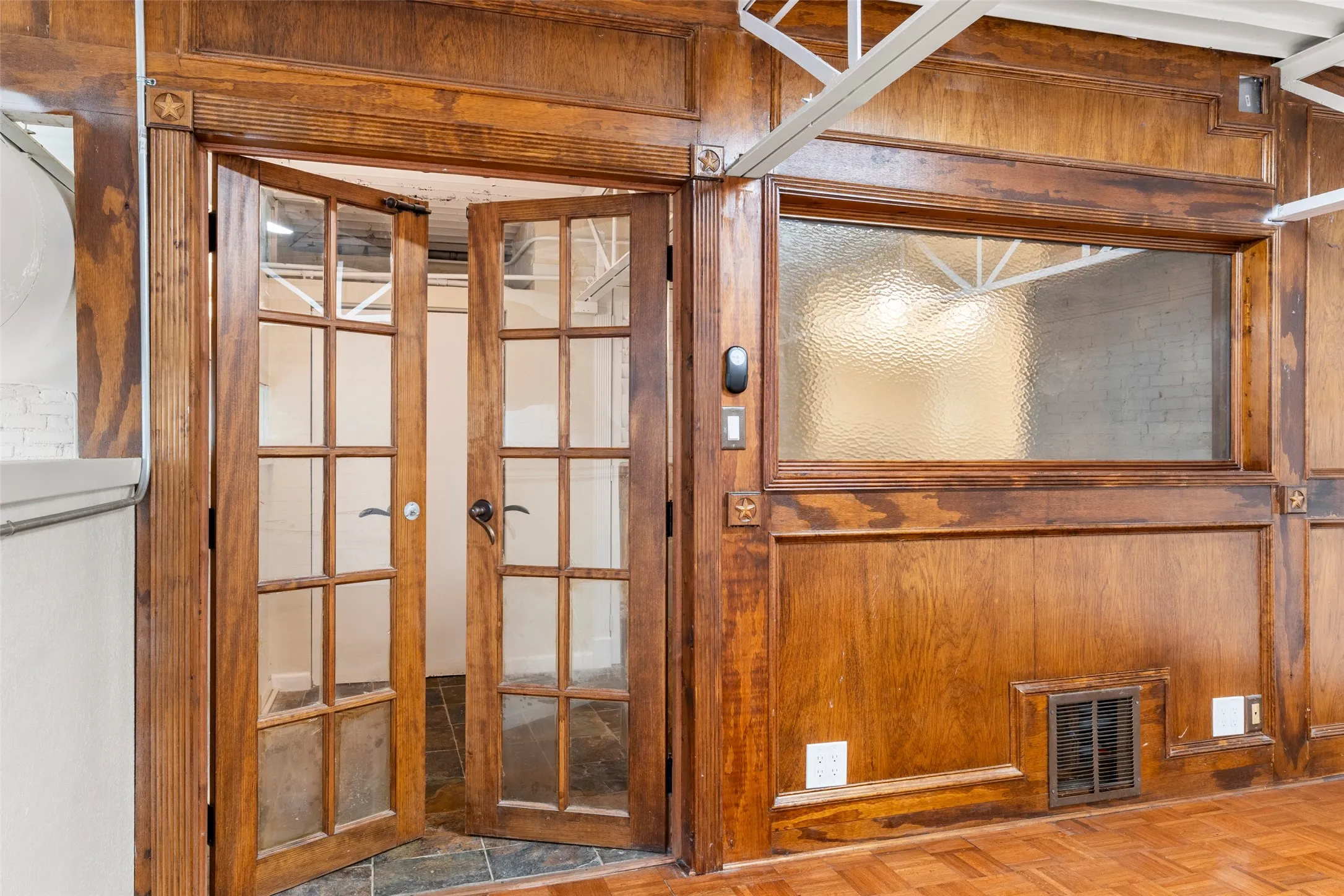 Single Family Residence For Rent in Dallas County , 306 S Walton Street, Dallas, Texas 75226, 0, 2 Bathrooms, 1 Garage spaces, 3,482 Sqft, built in 1938, Price $3,875, mls#21240092, Real Estate Agent in Dallas, Homes For Rent in Dallas county, Homes For Rent in Dallas, Realtor in Dallas Texas, Real Estate Brokerage Independent Realty Texas, Luminita Cordes Realtor