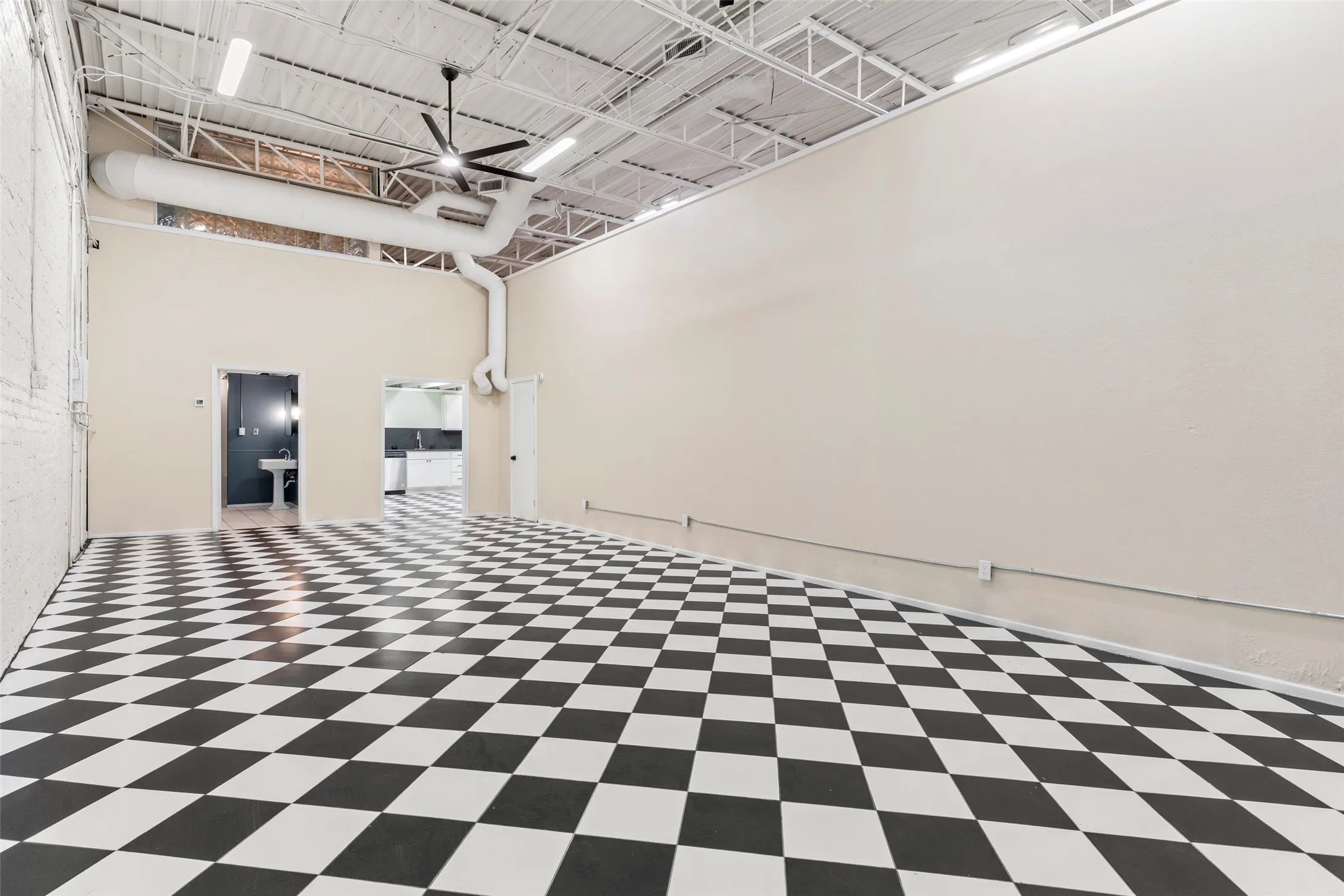 Single Family Residence For Rent in Dallas County , 306 S Walton Street, Dallas, Texas 75226, 0, 2 Bathrooms, 1 Garage spaces, 3,482 Sqft, built in 1938, Price $3,875, mls#21240092, Real Estate Agent in Dallas, Homes For Rent in Dallas county, Homes For Rent in Dallas, Realtor in Dallas Texas, Real Estate Brokerage Independent Realty Texas, Luminita Cordes Realtor