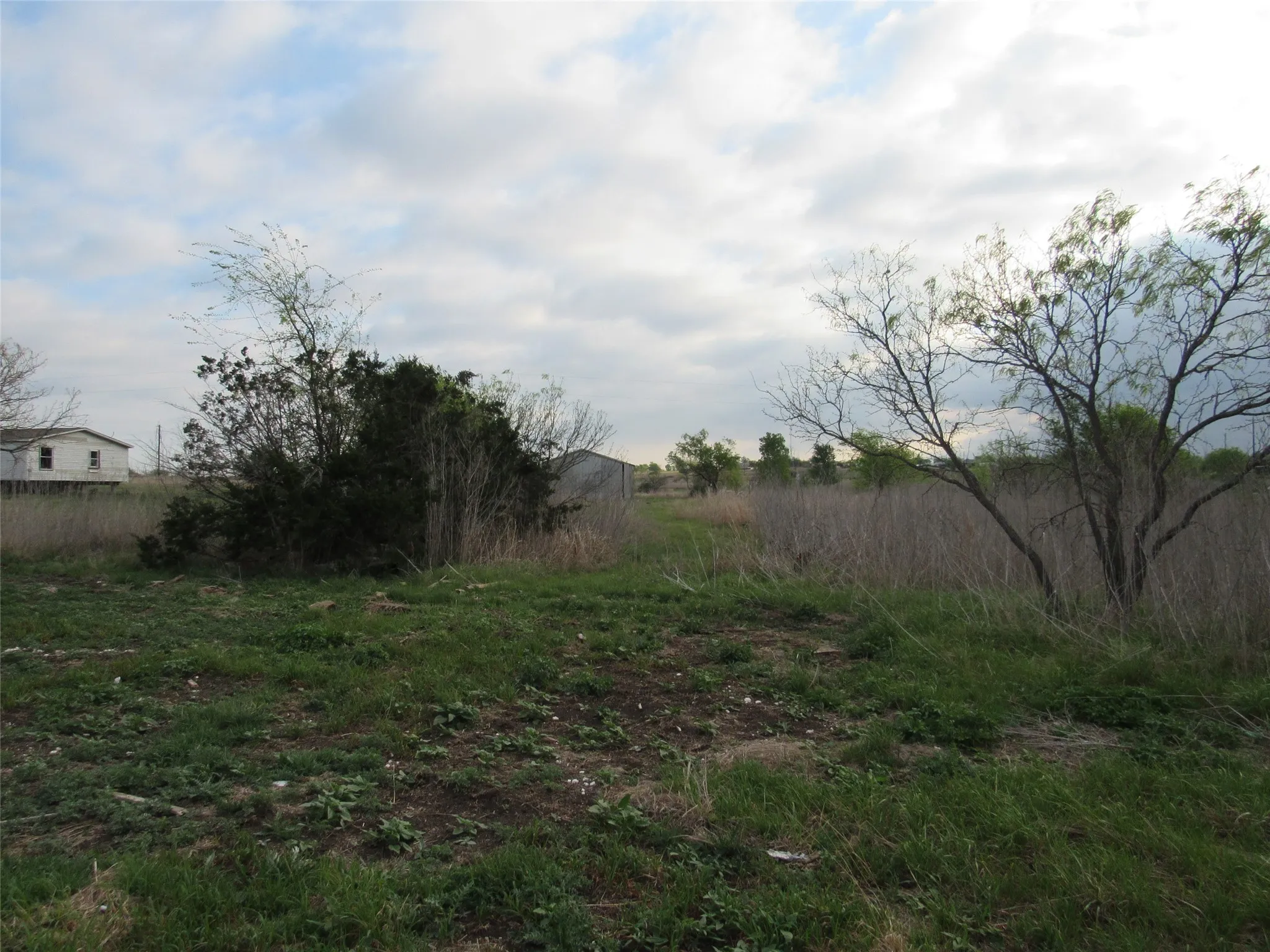 Mobile Home For Sale in Bosque County , 556 Private Road 3551, Valley Mills, Texas 76689, 3 Bedroom, 2 Bathroom, Garage spaces, 2,144 Sqft, built in 2000, mls#21250665, Real Estate Agent in Valley Mills, Homes For Sale in Bosque county, Homes For Sale in Valley Mills, Realtor in Valley Mills Texas, Real Estate Brokerage Independent Realty Texas, Luminita Cordes Realtor