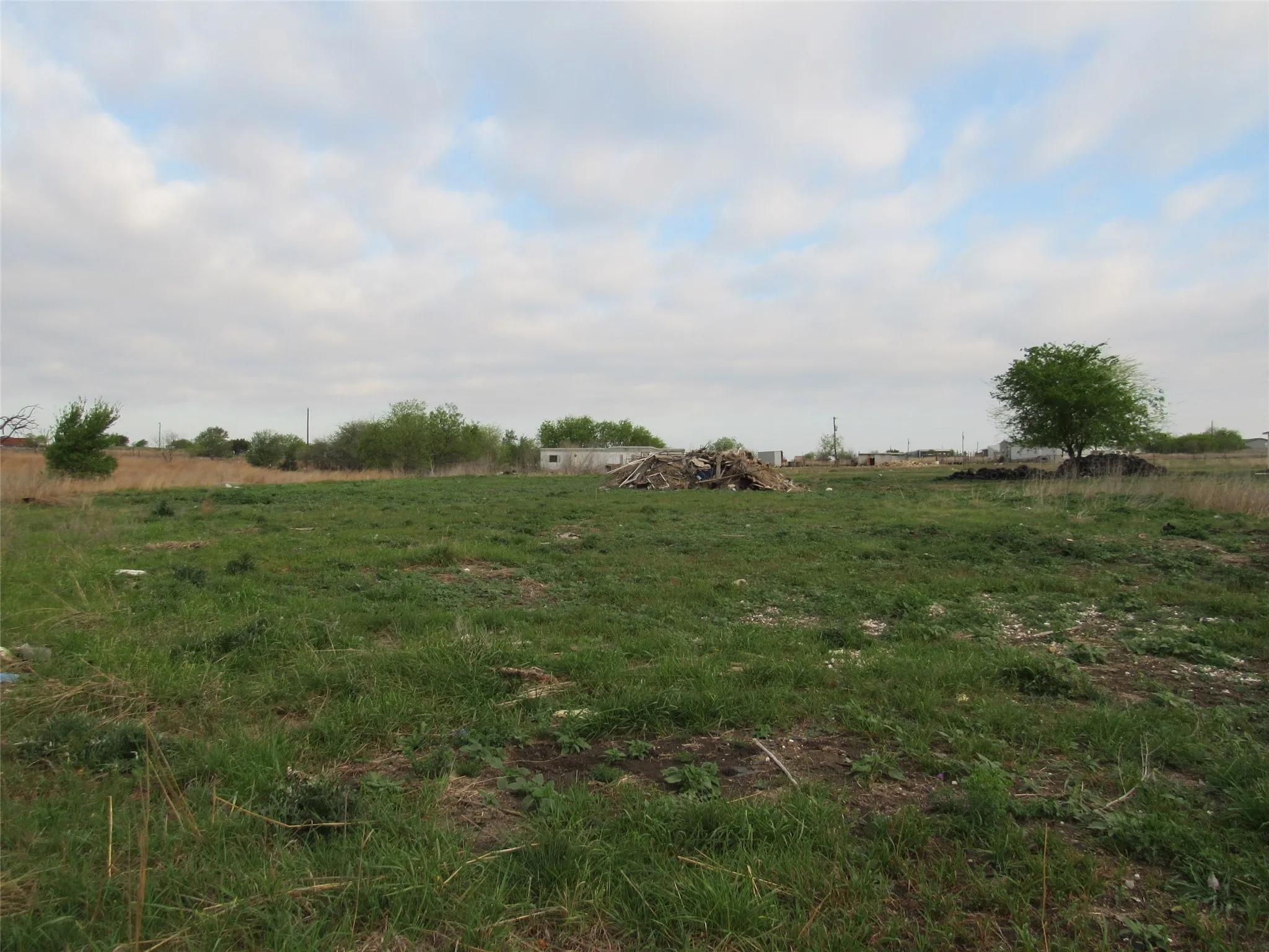 Mobile Home For Sale in Bosque County , 556 Private Road 3551, Valley Mills, Texas 76689, 3 Bedroom, 2 Bathroom, Garage spaces, 2,144 Sqft, built in 2000, mls#21250665, Real Estate Agent in Valley Mills, Homes For Sale in Bosque county, Homes For Sale in Valley Mills, Realtor in Valley Mills Texas, Real Estate Brokerage Independent Realty Texas, Luminita Cordes Realtor