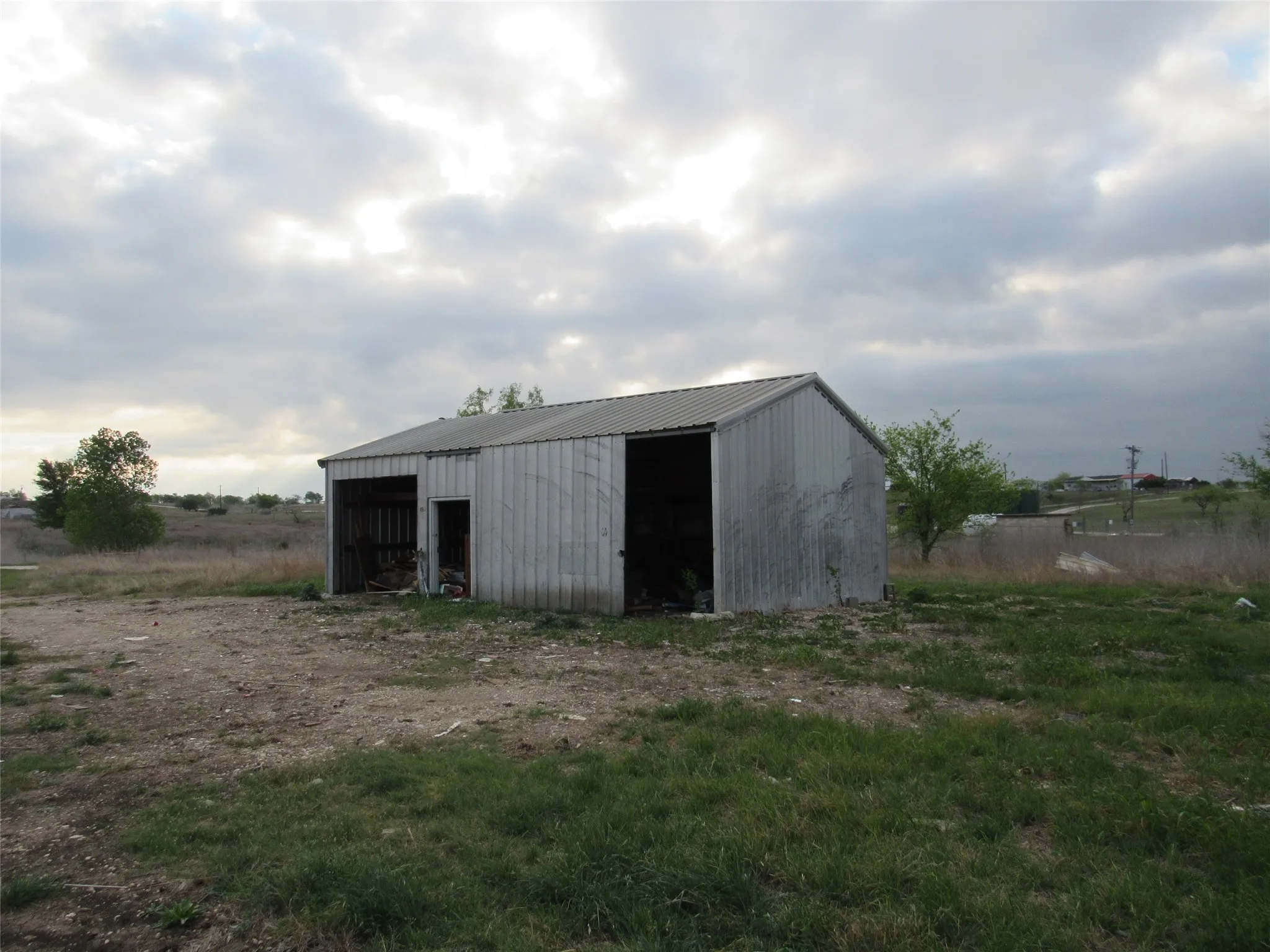 Mobile Home For Sale in Bosque County , 556 Private Road 3551, Valley Mills, Texas 76689, 3 Bedroom, 2 Bathroom, Garage spaces, 2,144 Sqft, built in 2000, mls#21250665, Real Estate Agent in Valley Mills, Homes For Sale in Bosque county, Homes For Sale in Valley Mills, Realtor in Valley Mills Texas, Real Estate Brokerage Independent Realty Texas, Luminita Cordes Realtor