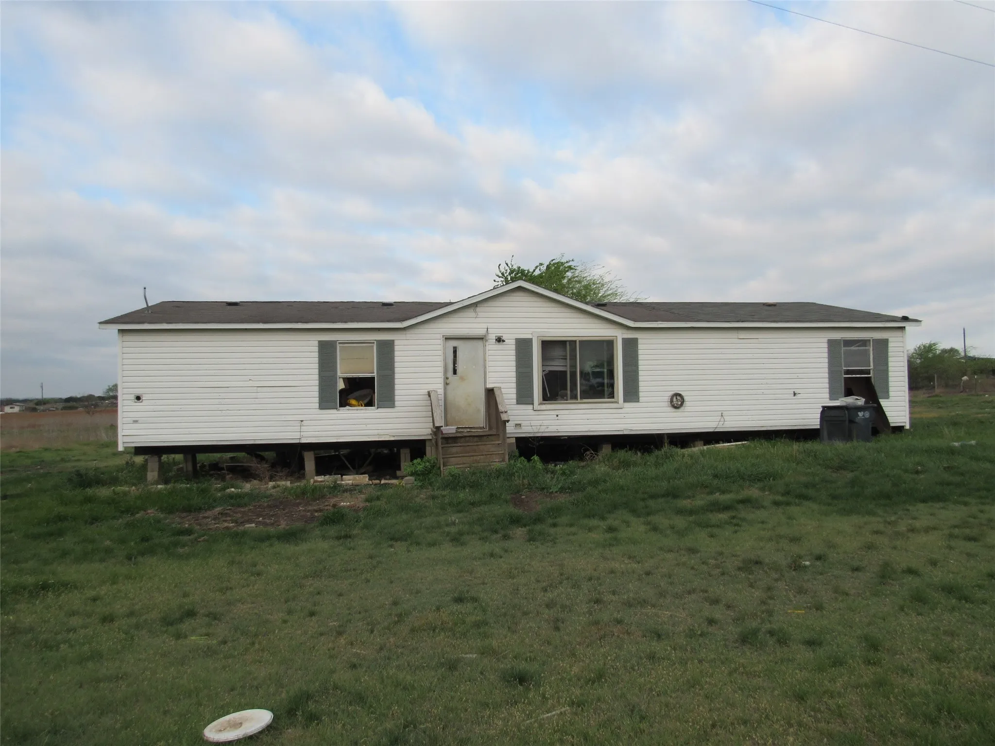 Mobile Home For Sale in Bosque County , 556 Private Road 3551, Valley Mills, Texas 76689, 3 Bedroom, 2 Bathroom, Garage spaces, 2,144 Sqft, built in 2000, mls#21250665, Real Estate Agent in Valley Mills, Homes For Sale in Bosque county, Homes For Sale in Valley Mills, Realtor in Valley Mills Texas, Real Estate Brokerage Independent Realty Texas, Luminita Cordes Realtor