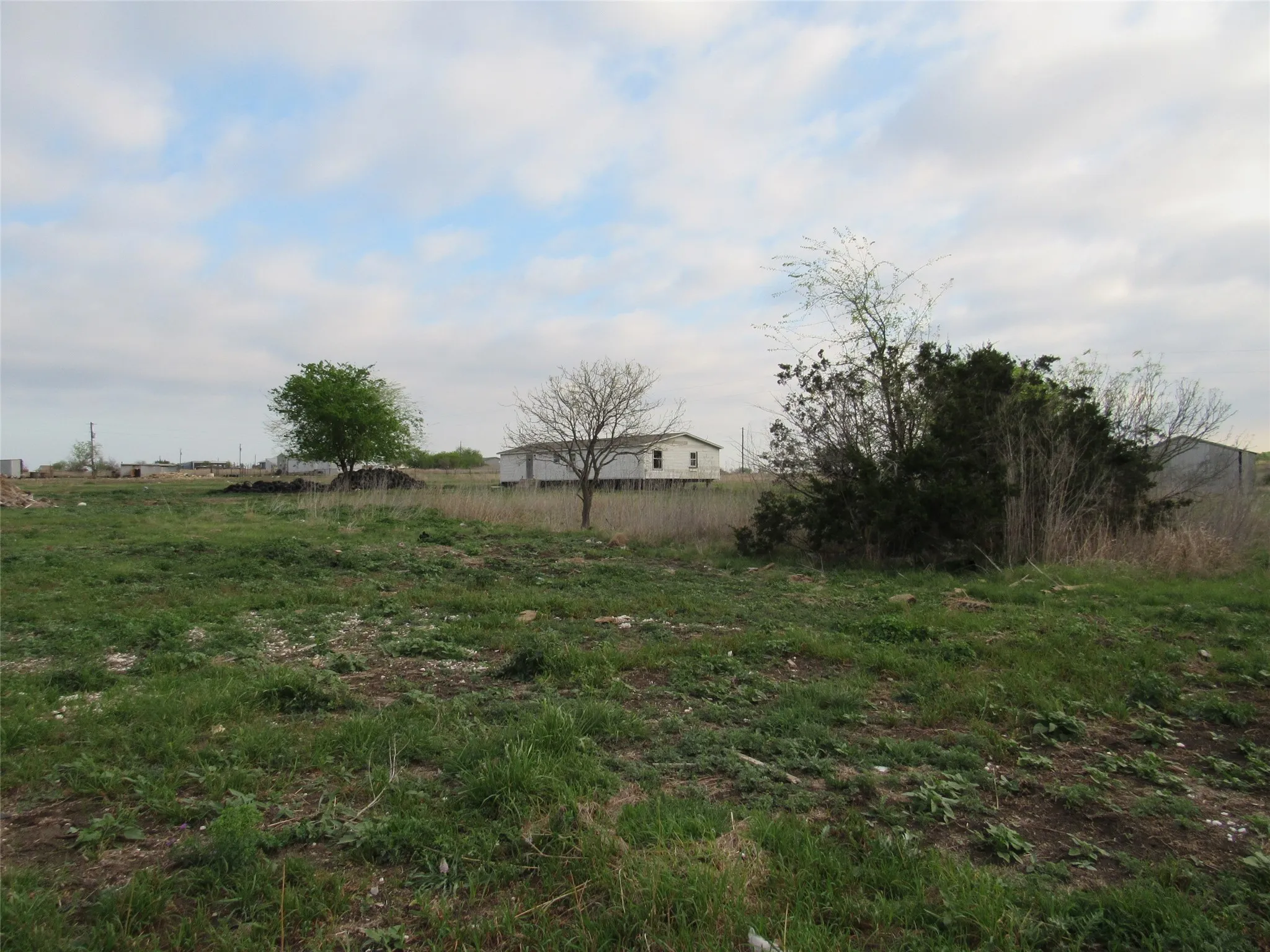 Mobile Home For Sale in Bosque County , 556 Private Road 3551, Valley Mills, Texas 76689, 3 Bedroom, 2 Bathroom, Garage spaces, 2,144 Sqft, built in 2000, mls#21250665, Real Estate Agent in Valley Mills, Homes For Sale in Bosque county, Homes For Sale in Valley Mills, Realtor in Valley Mills Texas, Real Estate Brokerage Independent Realty Texas, Luminita Cordes Realtor