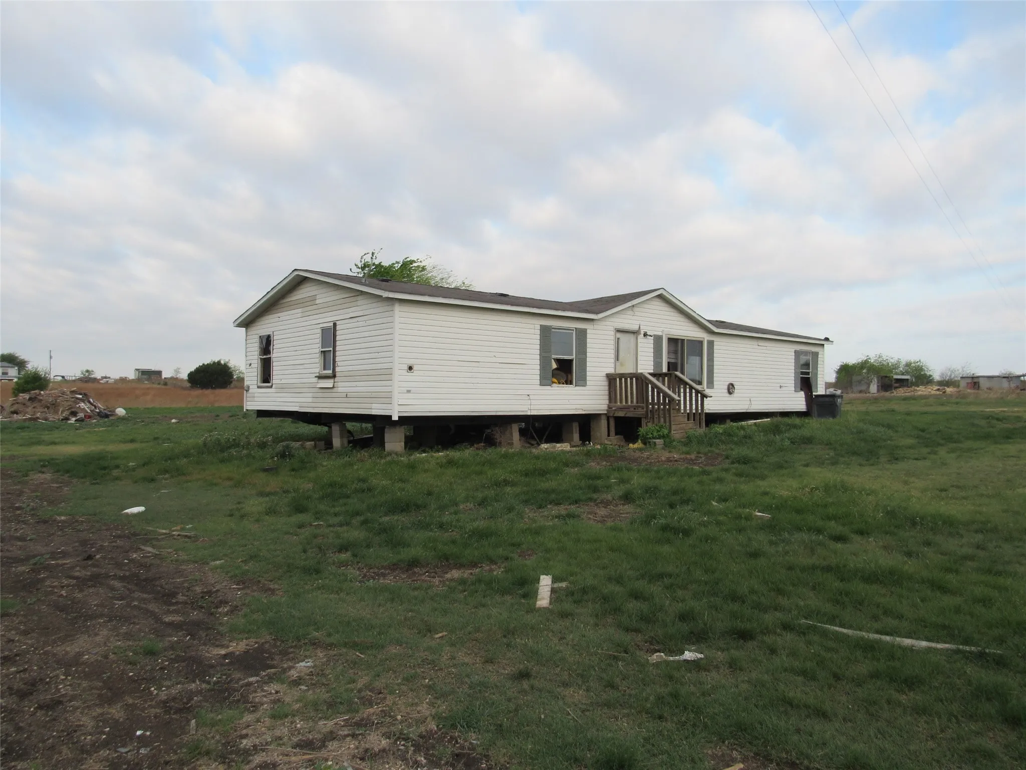 Mobile Home For Sale in Bosque County , 556 Private Road 3551, Valley Mills, Texas 76689, 3 Bedroom, 2 Bathroom, Garage spaces, 2,144 Sqft, built in 2000, mls#21250665, Real Estate Agent in Valley Mills, Homes For Sale in Bosque county, Homes For Sale in Valley Mills, Realtor in Valley Mills Texas, Real Estate Brokerage Independent Realty Texas, Luminita Cordes Realtor