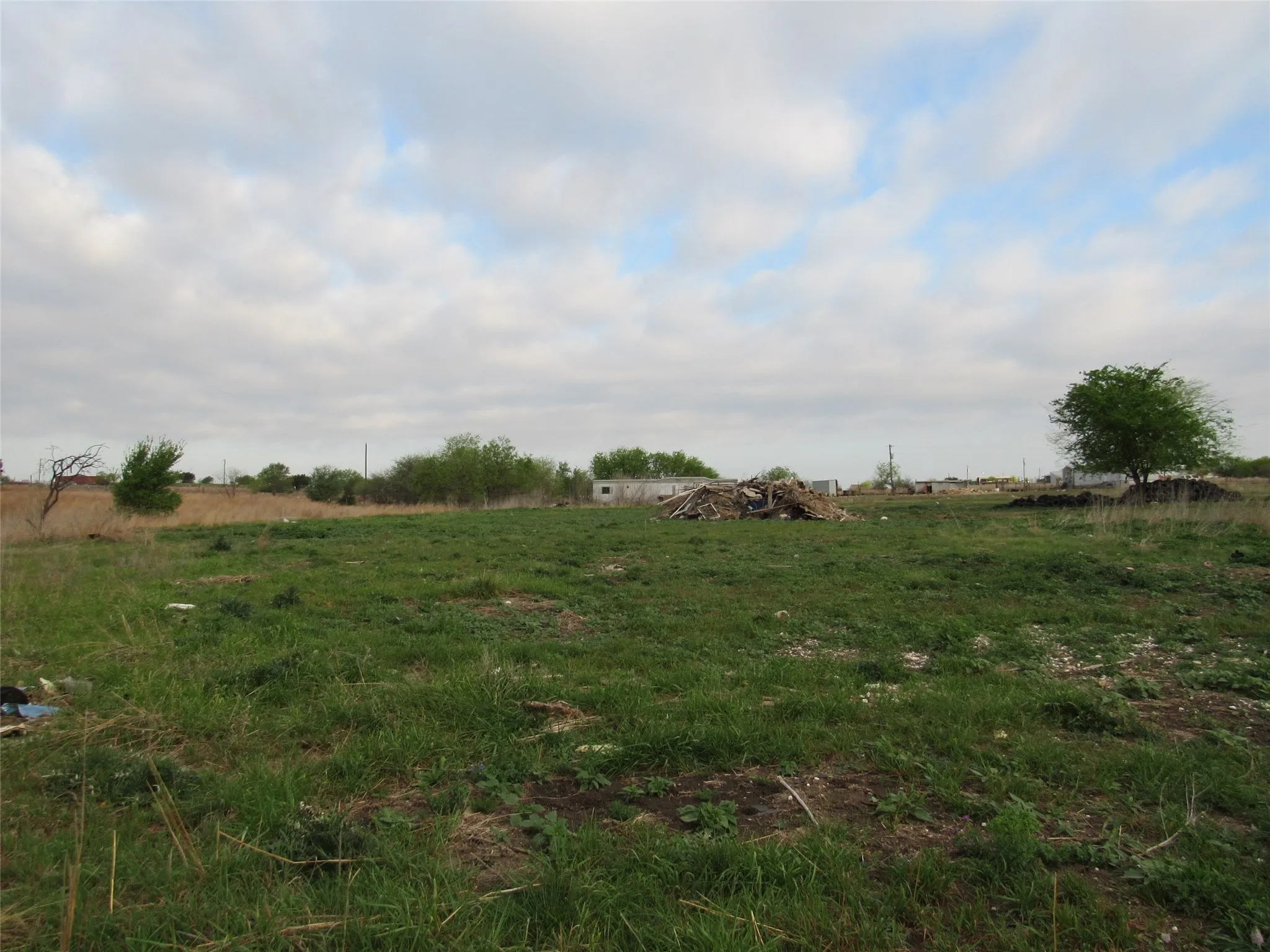 Mobile Home For Sale in Bosque County , 556 Private Road 3551, Valley Mills, Texas 76689, 3 Bedroom, 2 Bathroom, Garage spaces, 2,144 Sqft, built in 2000, mls#21250665, Real Estate Agent in Valley Mills, Homes For Sale in Bosque county, Homes For Sale in Valley Mills, Realtor in Valley Mills Texas, Real Estate Brokerage Independent Realty Texas, Luminita Cordes Realtor