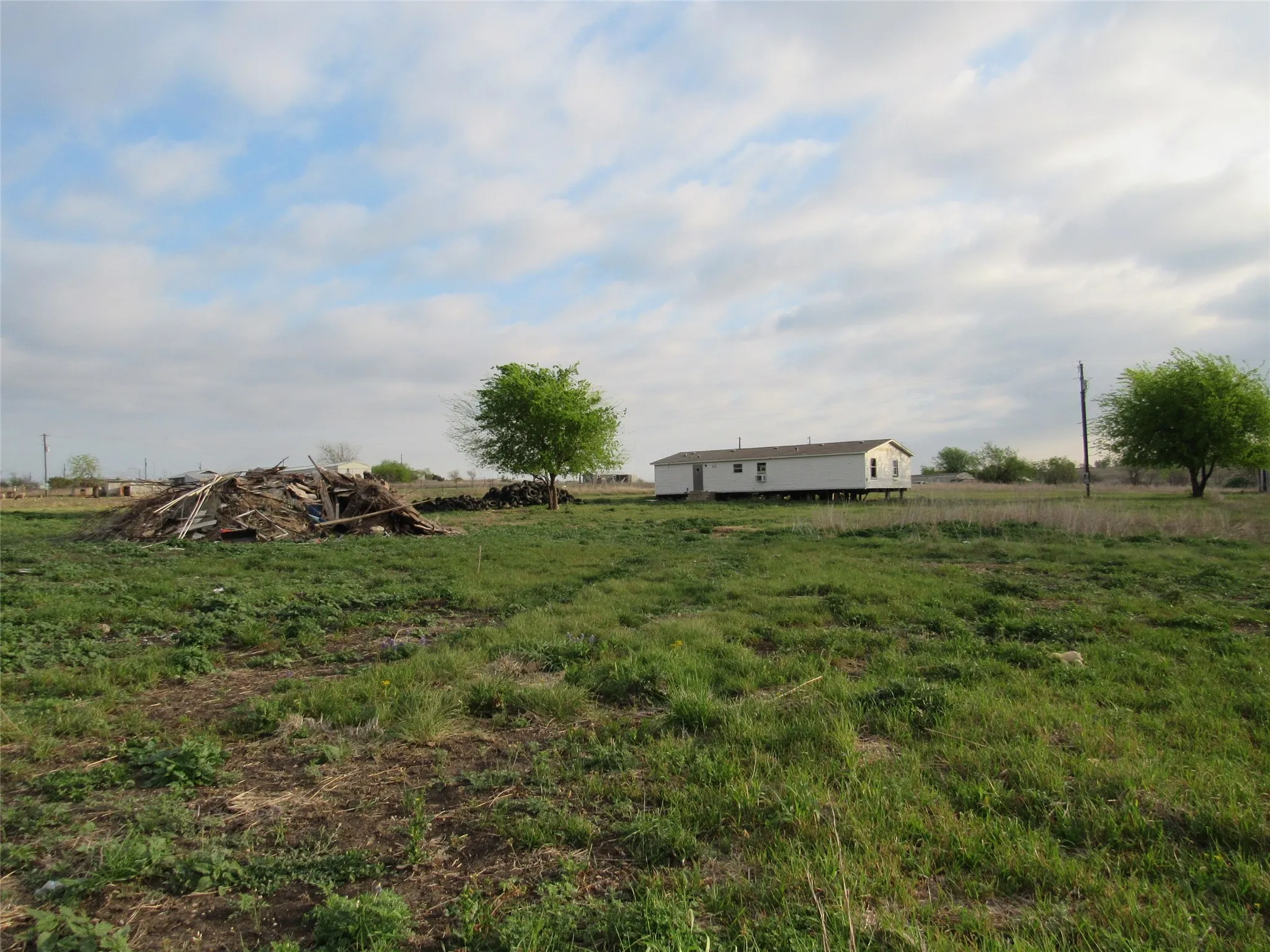 Mobile Home For Sale in Bosque County , 556 Private Road 3551, Valley Mills, Texas 76689, 3 Bedroom, 2 Bathroom, Garage spaces, 2,144 Sqft, built in 2000, mls#21250665, Real Estate Agent in Valley Mills, Homes For Sale in Bosque county, Homes For Sale in Valley Mills, Realtor in Valley Mills Texas, Real Estate Brokerage Independent Realty Texas, Luminita Cordes Realtor