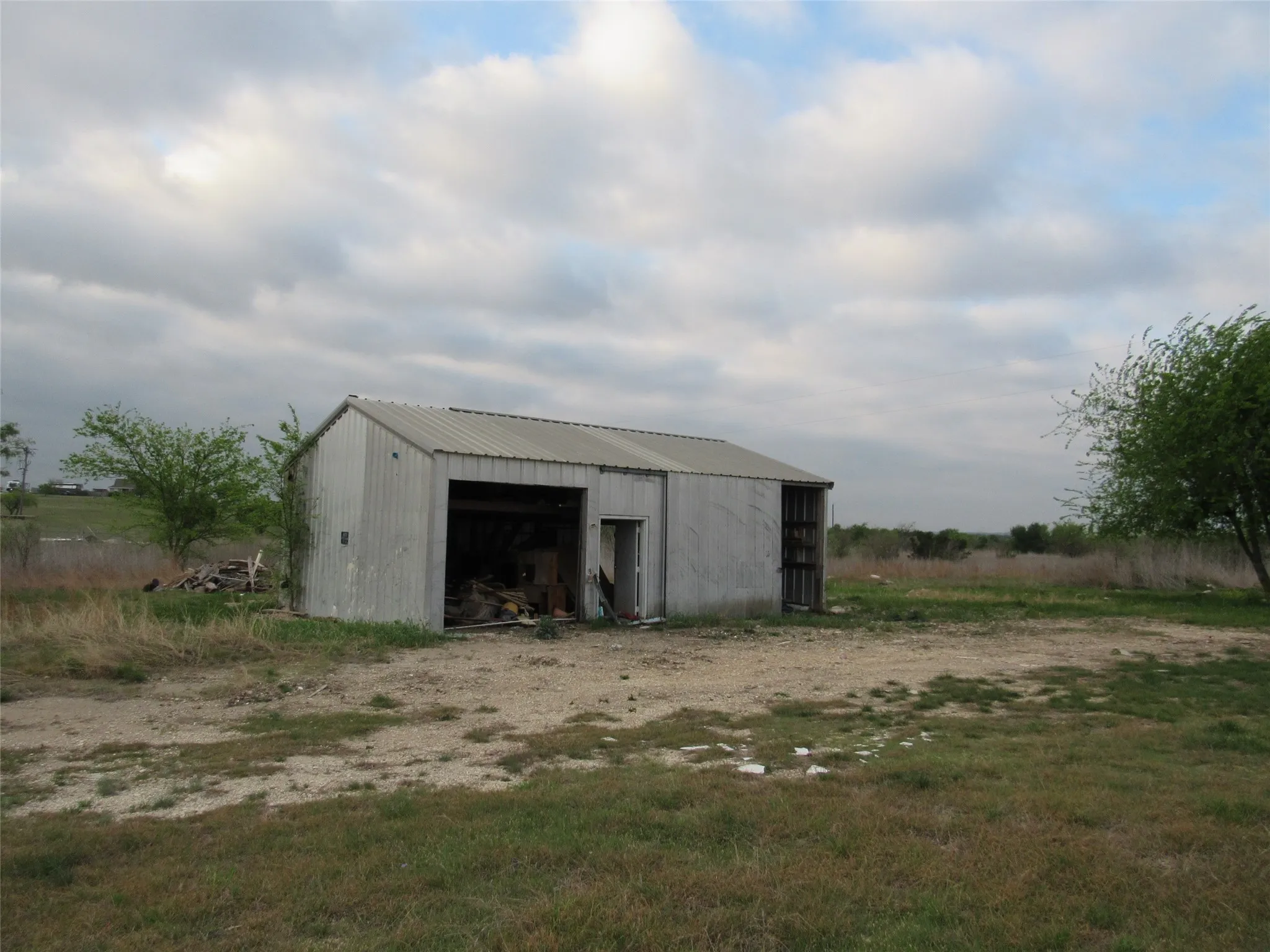 Mobile Home For Sale in Bosque County , 556 Private Road 3551, Valley Mills, Texas 76689, 3 Bedroom, 2 Bathroom, Garage spaces, 2,144 Sqft, built in 2000, mls#21250665, Real Estate Agent in Valley Mills, Homes For Sale in Bosque county, Homes For Sale in Valley Mills, Realtor in Valley Mills Texas, Real Estate Brokerage Independent Realty Texas, Luminita Cordes Realtor