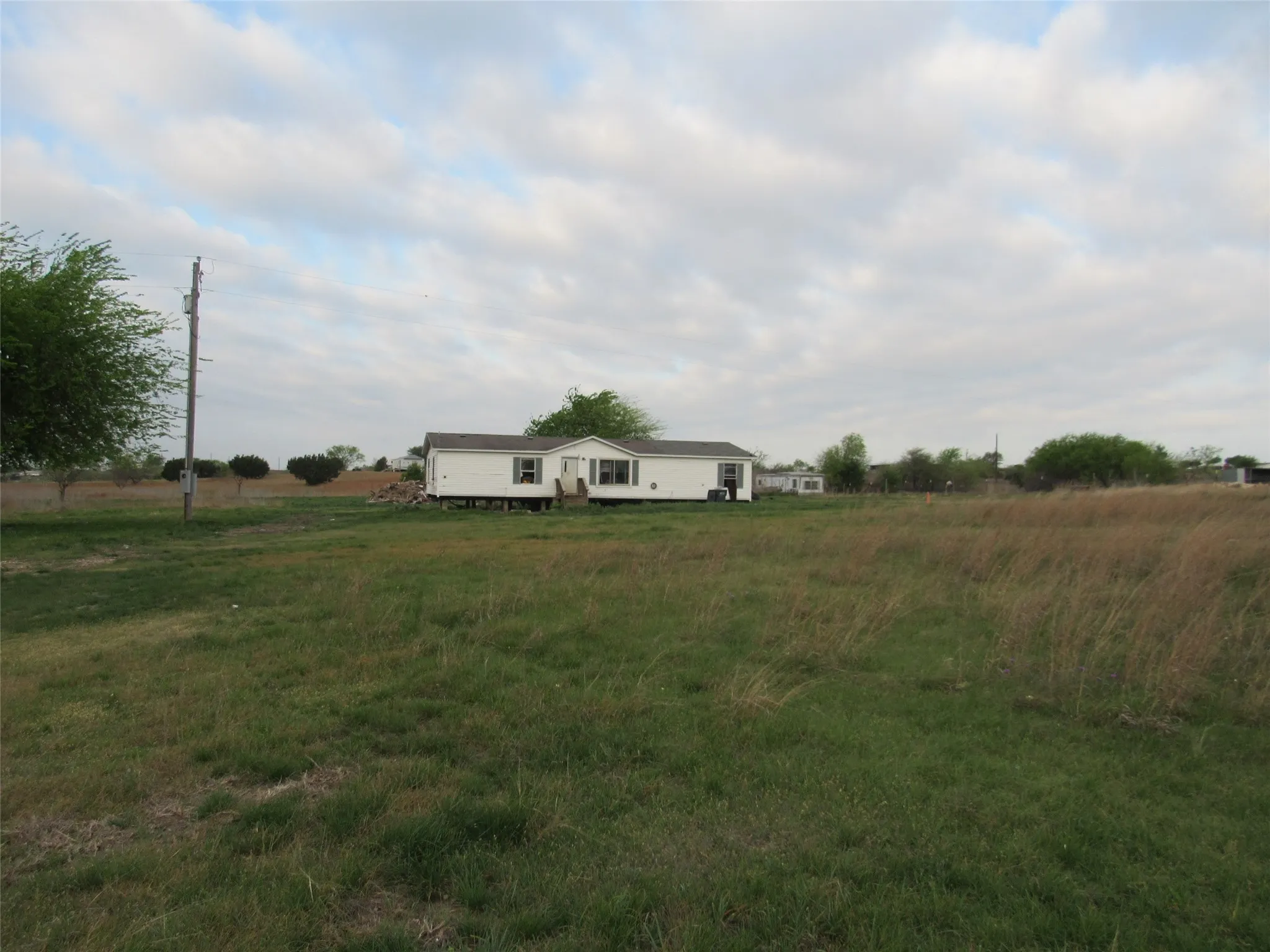 Mobile Home For Sale in Bosque County , 556 Private Road 3551, Valley Mills, Texas 76689, 3 Bedroom, 2 Bathroom, Garage spaces, 2,144 Sqft, built in 2000, mls#21250665, Real Estate Agent in Valley Mills, Homes For Sale in Bosque county, Homes For Sale in Valley Mills, Realtor in Valley Mills Texas, Real Estate Brokerage Independent Realty Texas, Luminita Cordes Realtor