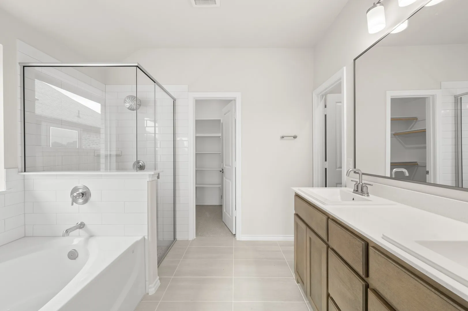 DFW-Meadow Park-Concept 1455-7537 Lavender Lane-Primary Suite-Risewell Homes-3