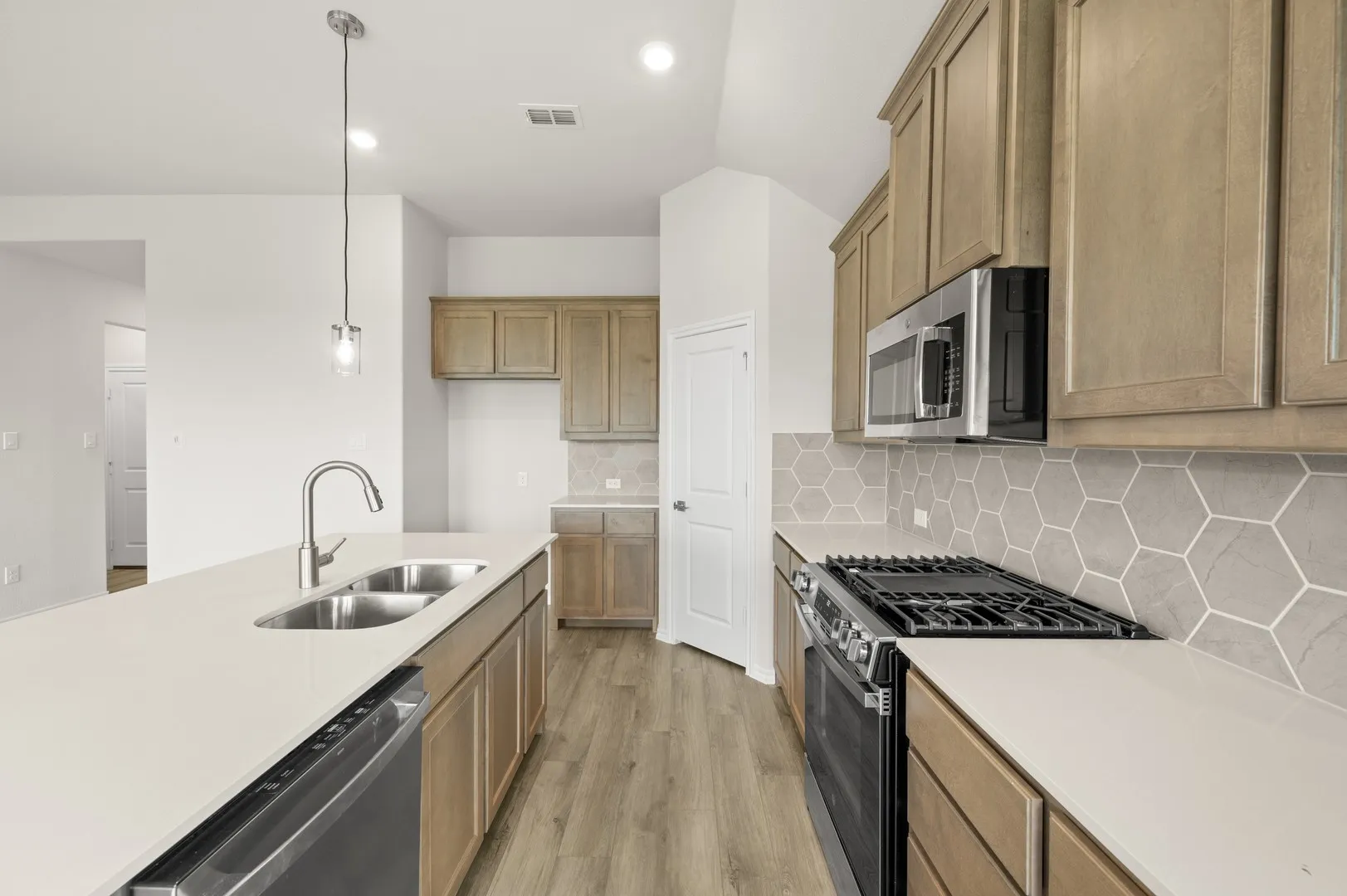 DFW-Meadow Park-Concept 1455-7537 Lavender Lane-kitchen  -Risewell Homes-4