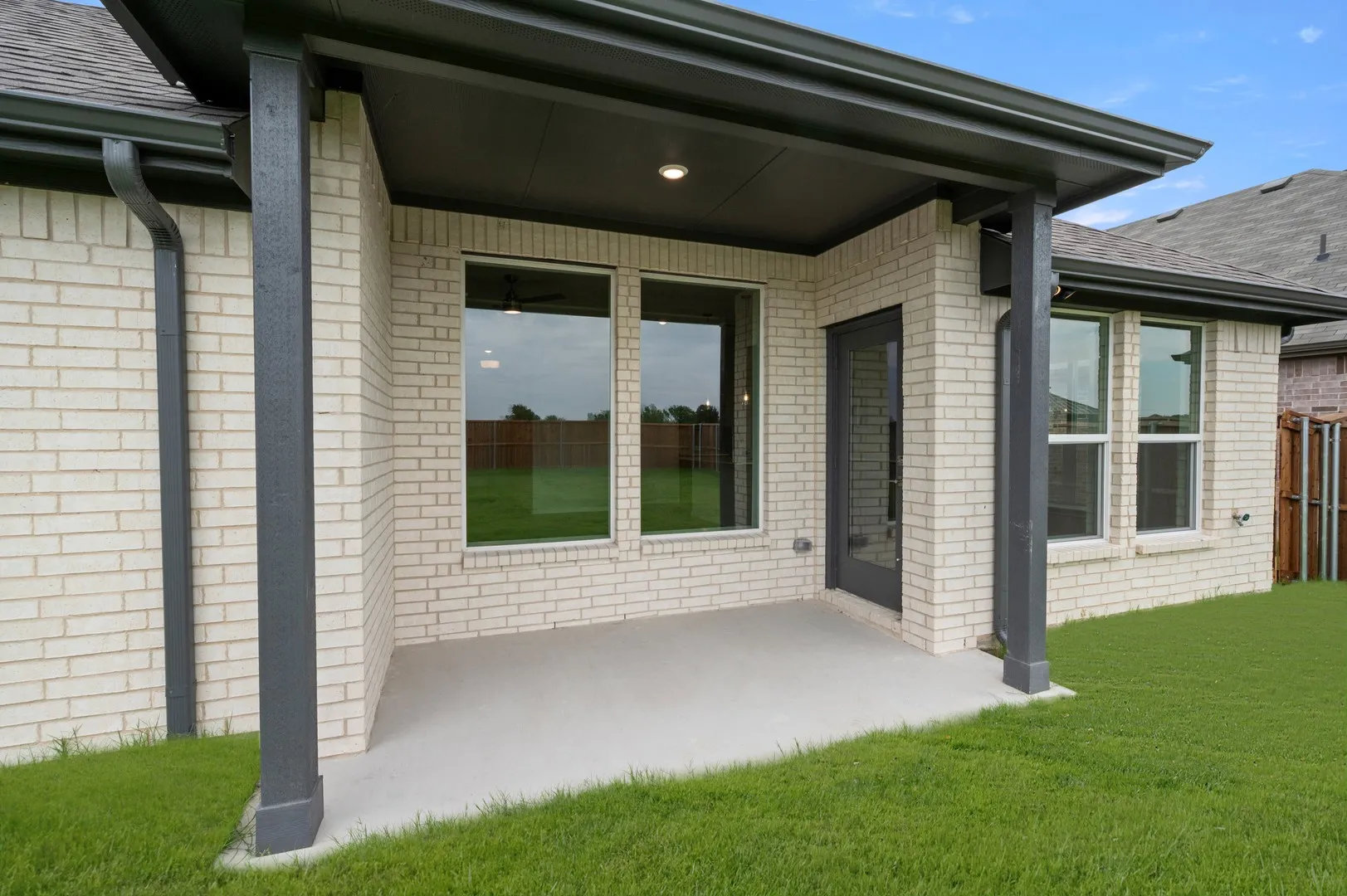 DFW-Meadow Park-Concept 1455-7537 Lavender Lane- Back Exterior -Risewell Homes-3