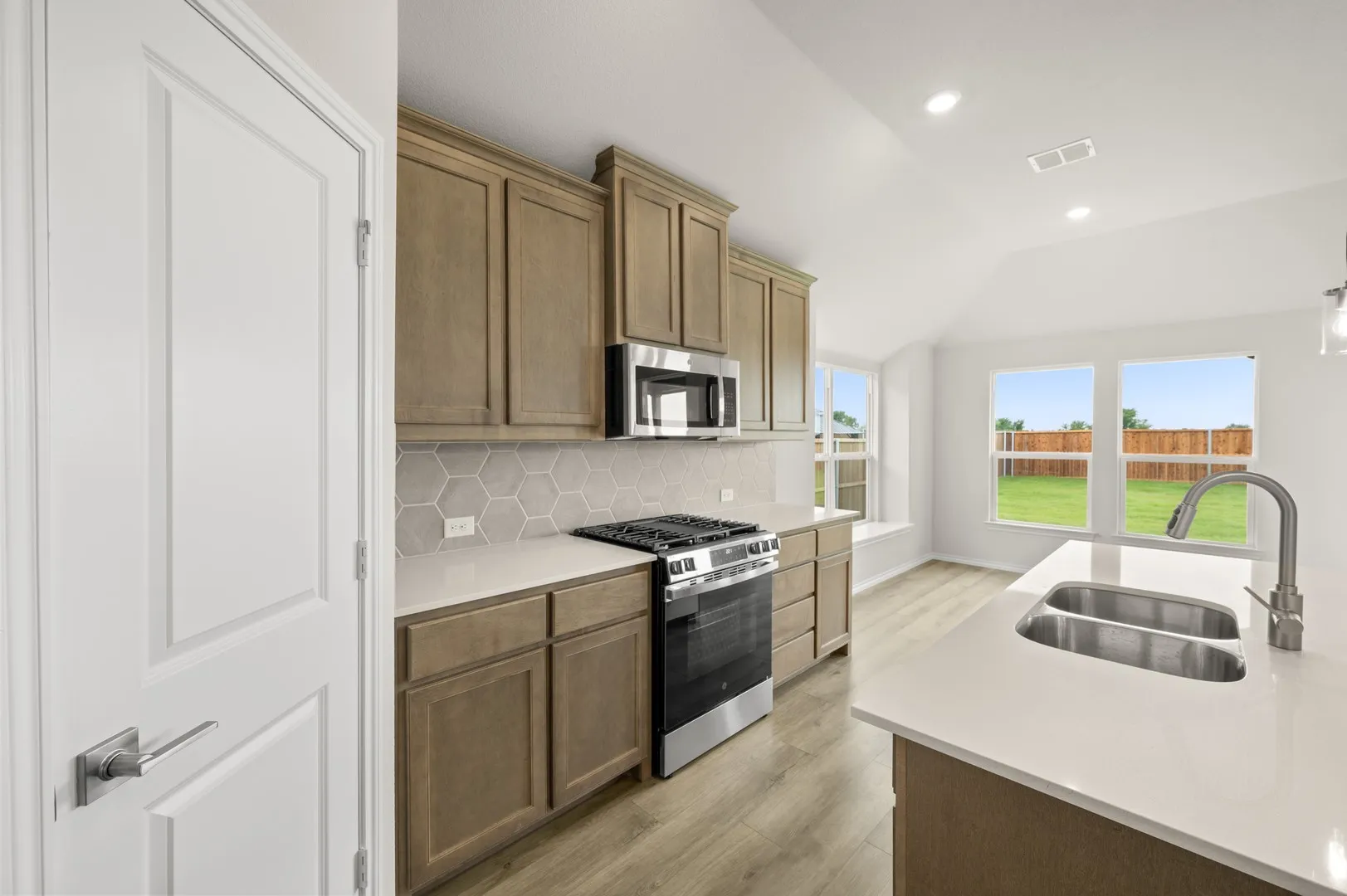 DFW-Meadow Park-Concept 1455-7537 Lavender Lane-kitchen  -Risewell Homes-6